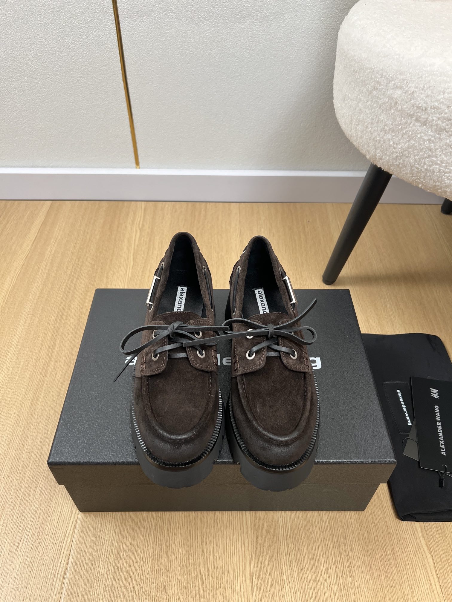 NO:546093,Alexanderwang｜Alexanderwang | 2025 King 2025 Autumn and Winter New Counter Latest Thick-soled Loafer Series. Obviously the same style is cool and spicy. The leg essence of the long-legged artifact is essential. All major bloggers from all walks of life have taken it!  Unique and fashionable, you must have a pair of king shoes this autumn... Original custom jewel with upper, inner sheepskin, original open molded rubber non-slip sole, heel height 4.5cm, size 35-39 (34.40 custom non-return), loafers, alexander wang,loafers, sheepskin19860909Alexanderwang｜亚历山大王 | 2025 大王2025秋冬新品专柜最新爆款厚底乐福鞋系列 明显同款又酷又辣·长腿神器的腿精必备各路大博主都纷纷上脚！独特得来又时髦,这个秋季必须拥有一双大王鞋子…… 鞋面原版定制牛猄 内里羊皮 大底原版开模橡胶防滑大底  跟高 4.5cm 码数35-39（34.40 定制不退换）,乐福鞋,alexander wang,loafers,sheepskin,Women's Shoes