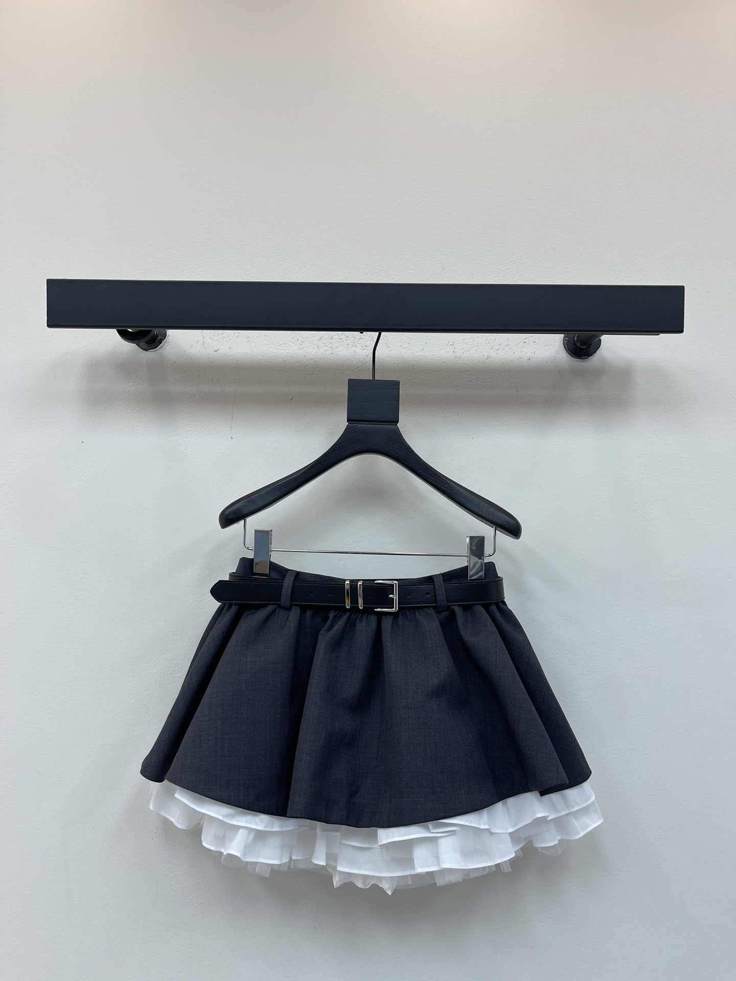 NO:517652,JORYA* Zhuoya 25 early autumn new style lace sequin lace collar doll jacket + belt puffy short skirt. A set of upper body makes the legs look longer visually. Shorts lining design in the inner part prevents exposure. The doll collar spliced ​​lace embellishment makes the overall look sweeter and more detailed. Whether it is commuting to work or on dates and shopping, it is full of recapture. SML, skirts, shorts, jackets & coats, alexander wang19860909JORYA*卓雅25早秋新款千金风蕾丝亮片花边领娃娃款小外套+腰带蓬蓬短款小半裙 一套上身视觉感上特别显腿长 内里有短裤内衬设计防走光 娃娃领拼接蕾丝点缀让整体更显甜美又不失细节感 无论是上班通勤或者约会逛街都是满满回头率 SML,,skirts,shorts,jackets & coats,alexander wang,Women's clothing