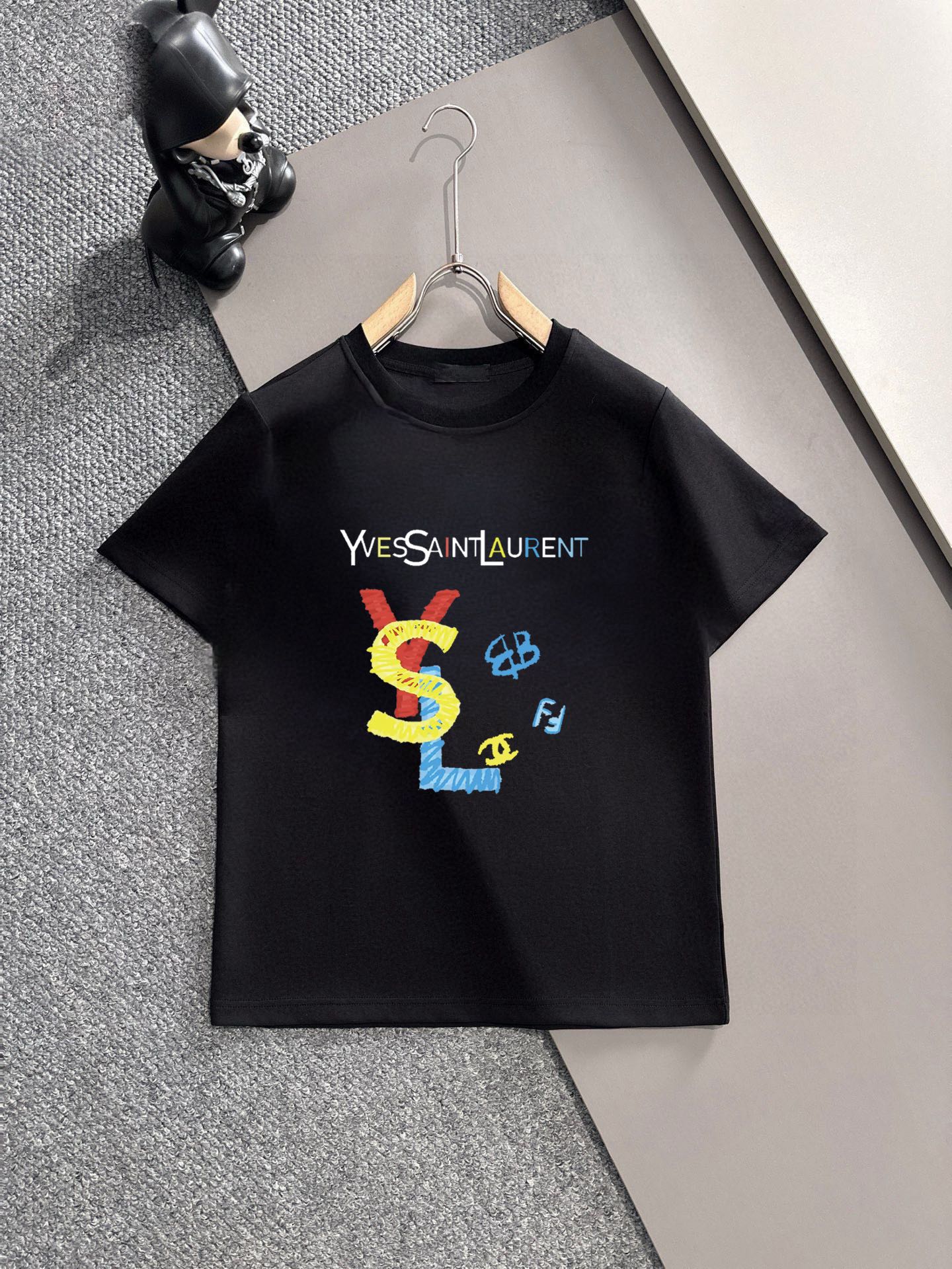 Saint Laurent 品牌【YSL圣罗兰】 2025新款男士短袖短裤套装 销售 市面高端版本 手感细腻柔软 让你穿着更加舒适 立体裁剪版型超赞 尺码:M-5XL下单请报身高体重