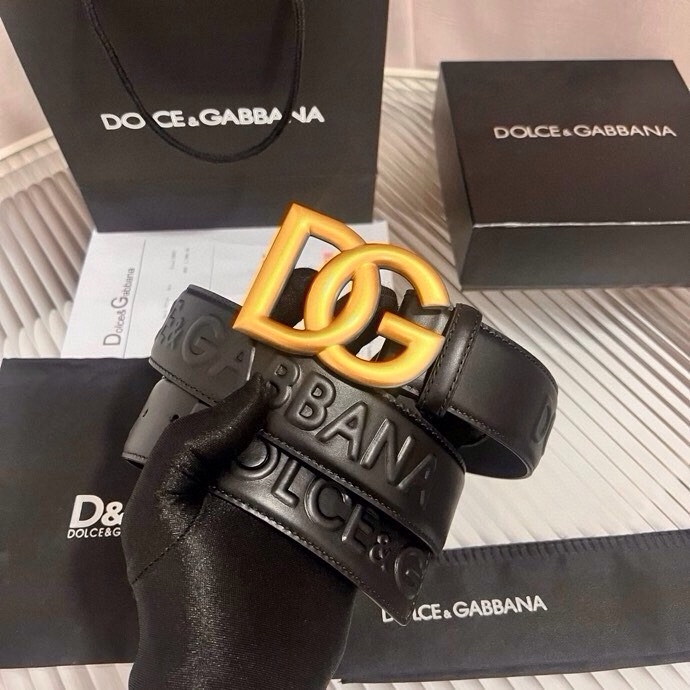 Dolce&Gabbana 全新浮雕小牛皮腰带，满载干练态度，尽显巧思 ，宽度.40mm