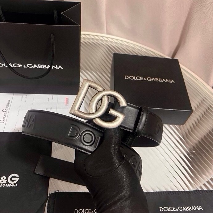 Dolce&Gabbana 全新浮雕小牛皮腰带，满载干练态度，尽显巧思 ，宽度.40mm
