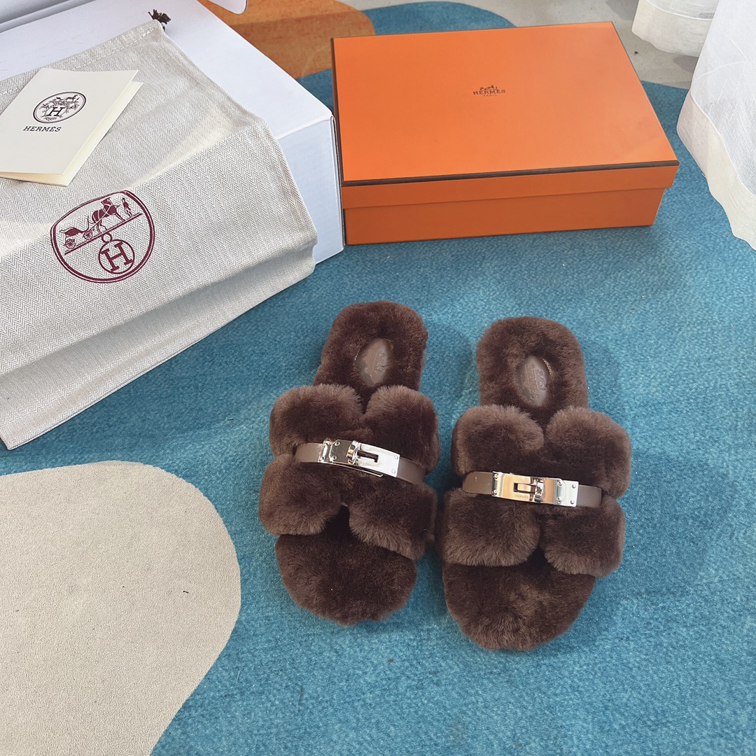 NO:534815,The latest fashion trend of Dongguan goods H Teddy wool H Drag Fall and Winter Flat Sole Wool, the top is super versatile and warm sole, the heroine's favorite [Fireworks] [Fireworks] 1: Fabric Teddy Sheep genuine leather 2: Lining Teddy Sheep genuine leather 3 tiptoe material Teddy Sheep genuine leather 4: Outsole genuine leather 5 sizes 35-43, [Notes 41, 42, 43 customized], fur shoes and slippers, slippers, Leather soles19860909莞货H时尚潮流最新款泰迪羊毛H拖秋冬款平底毛拖,上脚超百搭暖底,女主们的最爱[烟花][烟花] 1:面料泰迪羊真皮毛 2:里料泰迪羊真皮毛 3踮脚材料泰迪羊真皮毛 4:大底真皮大底 5码数35-43码,【注41、42、43订做】,毛毛鞋拖鞋,slippers,Leather soles,Women's Shoes