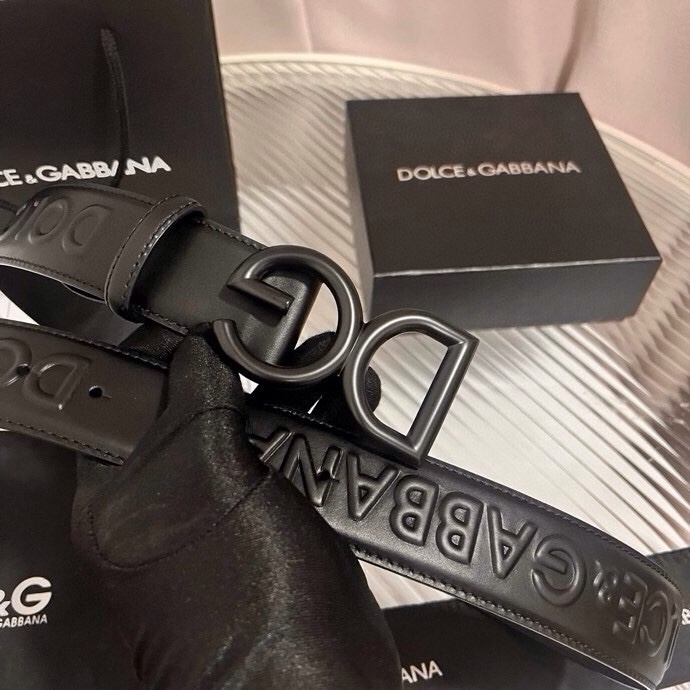 Dolce&Gabbana 全新浮雕小牛皮腰带，满载干练态度，尽显巧思 ，宽度.40mm