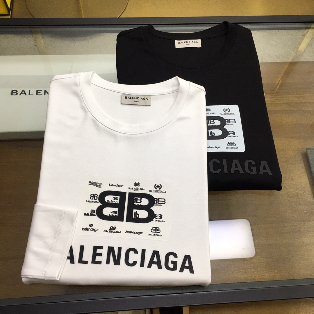 NO:613406,New product long T-shirt [BLCA...] 2025 season counter new product casual long-sleeved T-shirt [base], product of top trading company, heavy-duty high-end products, Italian origin, perfect and first-class appearance!  A single product with a strong sense of craftsmanship and logo design, which brings fashion aesthetics to the extreme. It is quite artistic and made of customized imported high-grade mercerized cotton material!  The fabric is soft and comfortable!  The details are designed in place, the construction is very unique and clever, the whole body is clean and neat, the lines are simple and elegant. It can be worn alone or as a base layer!  Color: White Black Size: M-5XL [Please state your height and weight when placing an order], tees, t-shirt, alexander wang19860909新品长T【BLCA...】 2025季专柜新品 休闲长袖T恤【打底】,顶级贸易公司货,重磅高端尖品,意大利原产 品相完美一流！工艺logo设计感超强的一款单品,将时装美学发挥到极致,相当有意境,定制进口高级丝光棉材质！面料柔软舒适！细节设计到位,非常别致巧妙的构建,通体干净利落,线条感简洁大方.单穿打底皆宜！ 颜色:白色 黑色 码数:M-5XL【下单请报身高体重】,,tees，t-shirt,alexander wang,Men's clothing