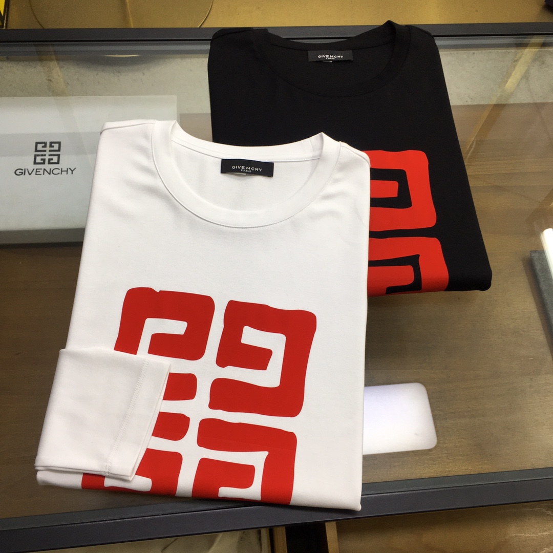 NO:613411,New long T-shirt [GVC...] 2025 season new counter product casual long-sleeved T-shirt [base], product of top trading company, heavy-duty high-end products, Italian origin, perfect and first-class appearance!  A single product with a strong sense of craftsmanship and logo design, which brings fashion aesthetics to the extreme. It is quite artistic and made of customized imported high-grade mercerized cotton material!  The fabric is soft and comfortable!  The details are designed in place, the construction is very unique and clever, the whole body is clean and neat, the lines are simple and elegant. It can be worn alone or as a base layer!  Color: White Black Size: M-5XL [Please state your height and weight when placing an order], tees, t-shirt, alexander wang19860909新品长T【GVC...】 2025季专柜新品 休闲长袖T恤【打底】,顶级贸易公司货,重磅高端尖品,意大利原产 品相完美一流！工艺logo设计感超强的一款单品,将时装美学发挥到极致,相当有意境,定制进口高级丝光棉材质！面料柔软舒适！细节设计到位,非常别致巧妙的构建,通体干净利落,线条感简洁大方.单穿打底皆宜！ 颜色:白色 黑色 码数:M-5XL【下单请报身高体重】,,tees，t-shirt,alexander wang,Men's clothing