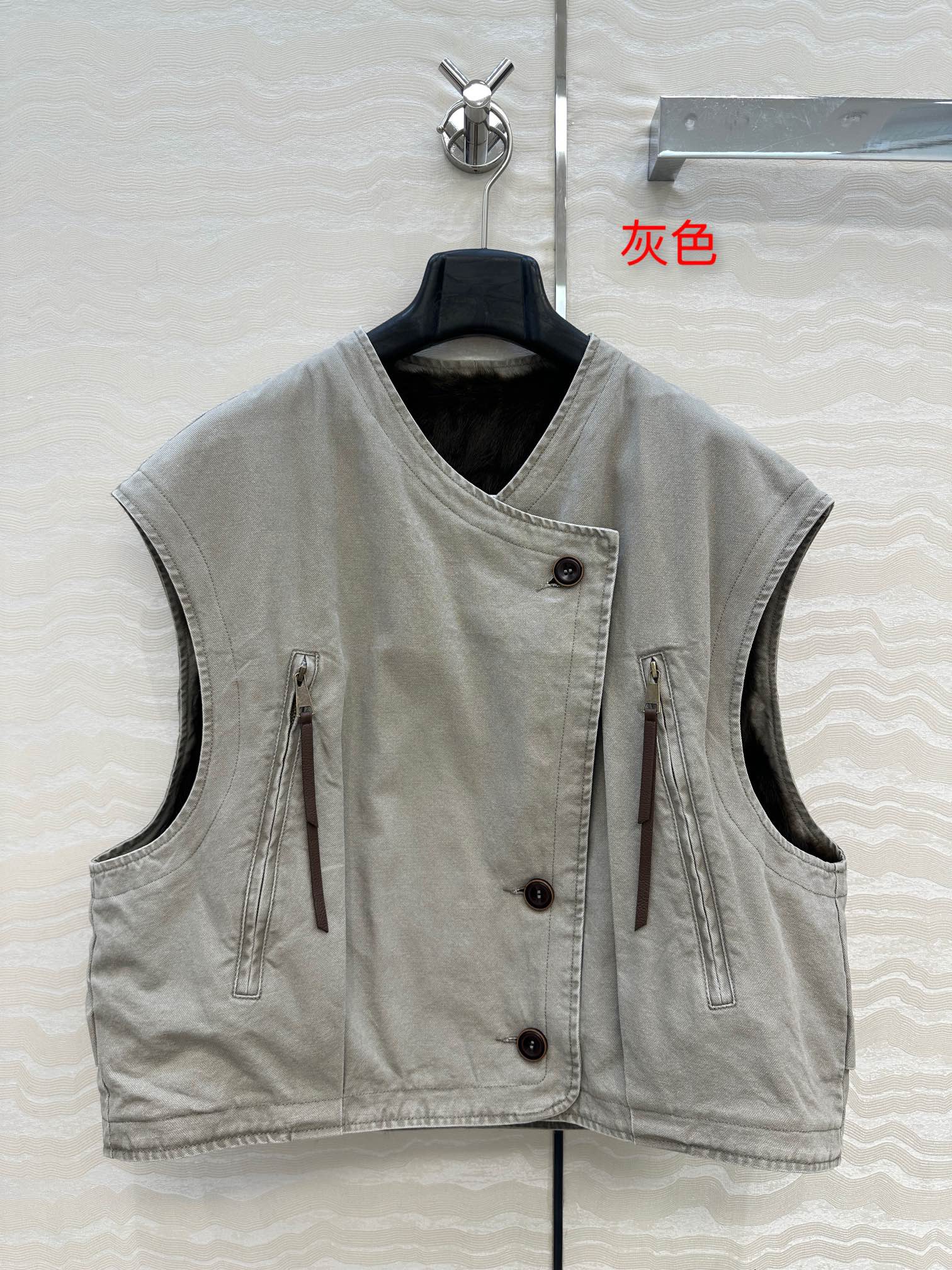 Gilet Réversible en Fourrure de Vison et Tissu Oxford, Coupe Classique