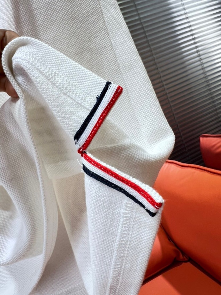 THOM BROWNE 汤姆布朗 TB2025夏季最新品，时尚休闲色织四道杠背心，采用进口珠地棉原版面料