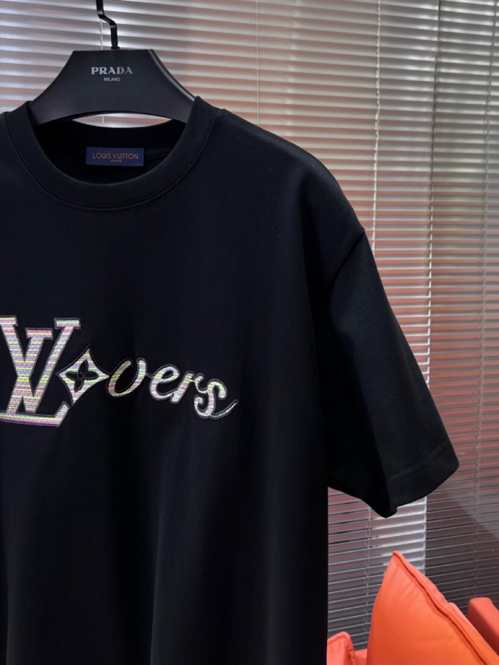 Louis Vuitton 路易威登LV 驴牌 最新爆款男女同款情侣款短袖圆领T恤，2025春夏新款首发
