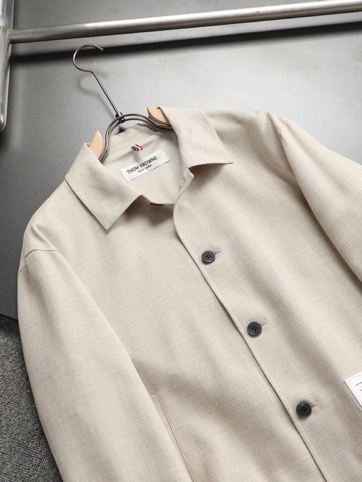THOM BROWNE 汤姆布朗 TB秋季翻领夹克外套！今年的新品，男士超软面料帅酷爆款 外套。时尚都市