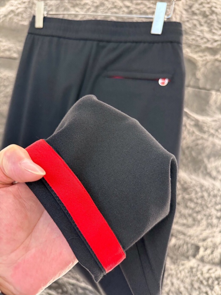 Kiton 奇顿 2025ss 秋冬新品精纺羊毛男士长裤休闲裤，高奢内敛低调，轻松驾驭不挑人 裁剪精细完