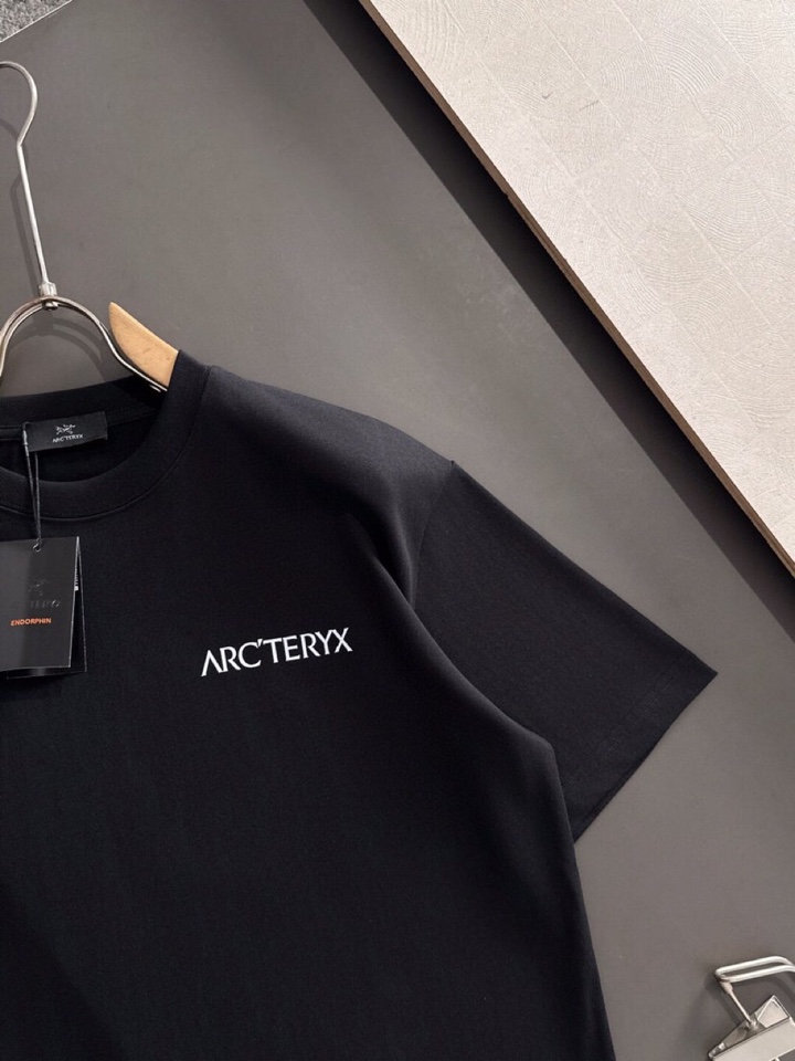 (Arcteryx）始祖鸟ARC 2025SS春夏最新款圆领时尚短袖T恤，官网同步，纯棉面料！贴肤舒适，
