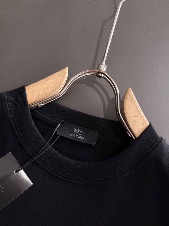 (Arcteryx）始祖鸟ARC 2025SS春夏最新款圆领时尚短袖T恤，官网同步，纯棉面料！贴肤舒适，