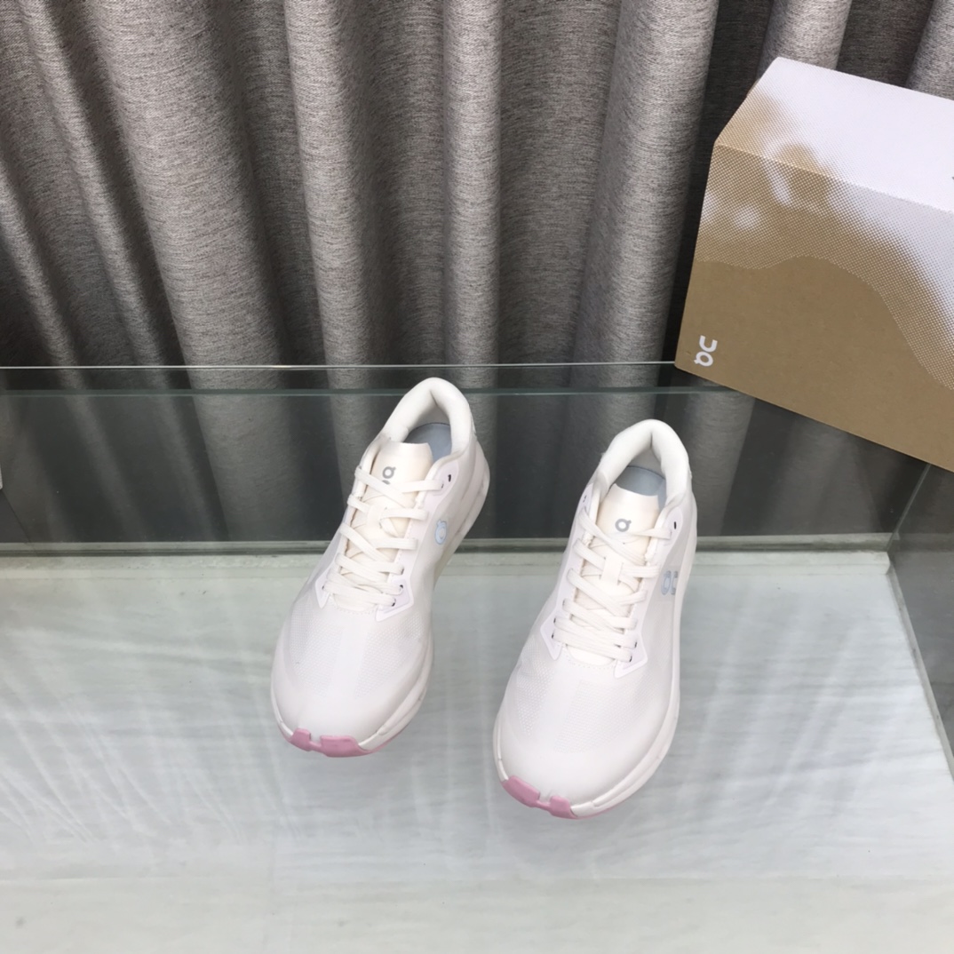 NO:534528,Only women's size #On Ann Pao Cloudtilt 2025 spring and summer new lightweight cushioned running shoes This sports brand was founded in 2010. The design concept of cushioning landing, strong rebound and gentle texture has always been the key to ON development. At the same time, based on the belief of 'providing innovative running experiences to the world', a variety of running shoes and functional running clothing equipment with professional sports ergonomics as the key design, allowing runners to run freely without any effort Size36-41, casual shoes/sports shoes, sneakers19860909只有女码 #On昂跑 Cloudtilt 2025春夏新品轻便缓震跑步鞋 此运动品牌 开创于2010年 缓震着陆、强效回弹、轻柔质感的设计构思始终是ON研制关键 与此同时基于“为全球提供革新性的跑步感受”信念 陆续推出了多款跑鞋及其以专业运动人体跑步工程学为设计关键的功能性跑步服饰设备 让跑者不费力气地畅快畅跑 Size36-41,休闲鞋/运动鞋,sneakers,Women's Shoes