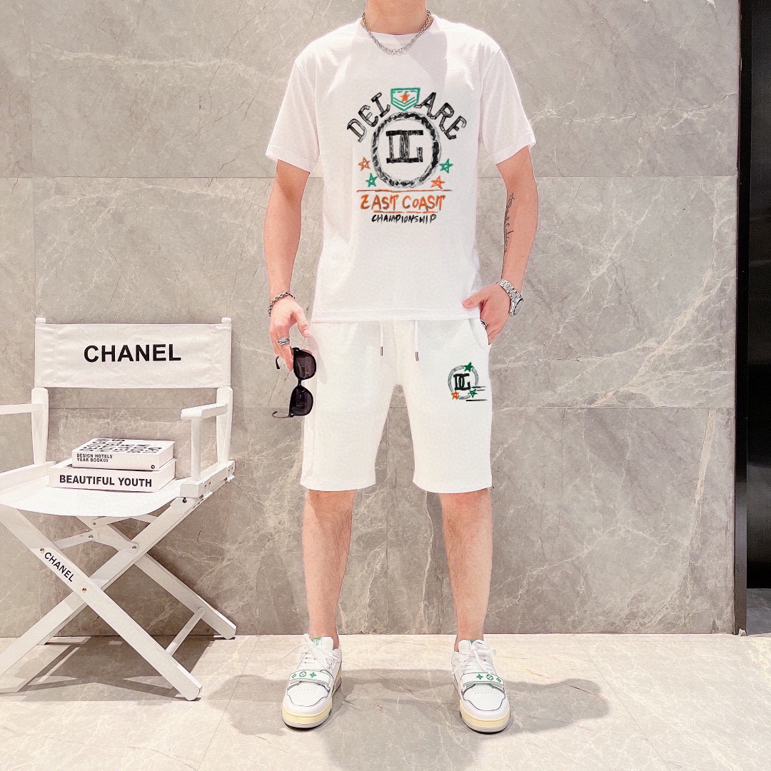 Chanel 品牌【CHANEL香奈儿】 2025新款男士短袖短裤套装 销售 市面高端版本 手感细腻柔软 让你穿着更加舒适 立体裁剪版型超赞 尺码:M-5XL下单请报身高体重