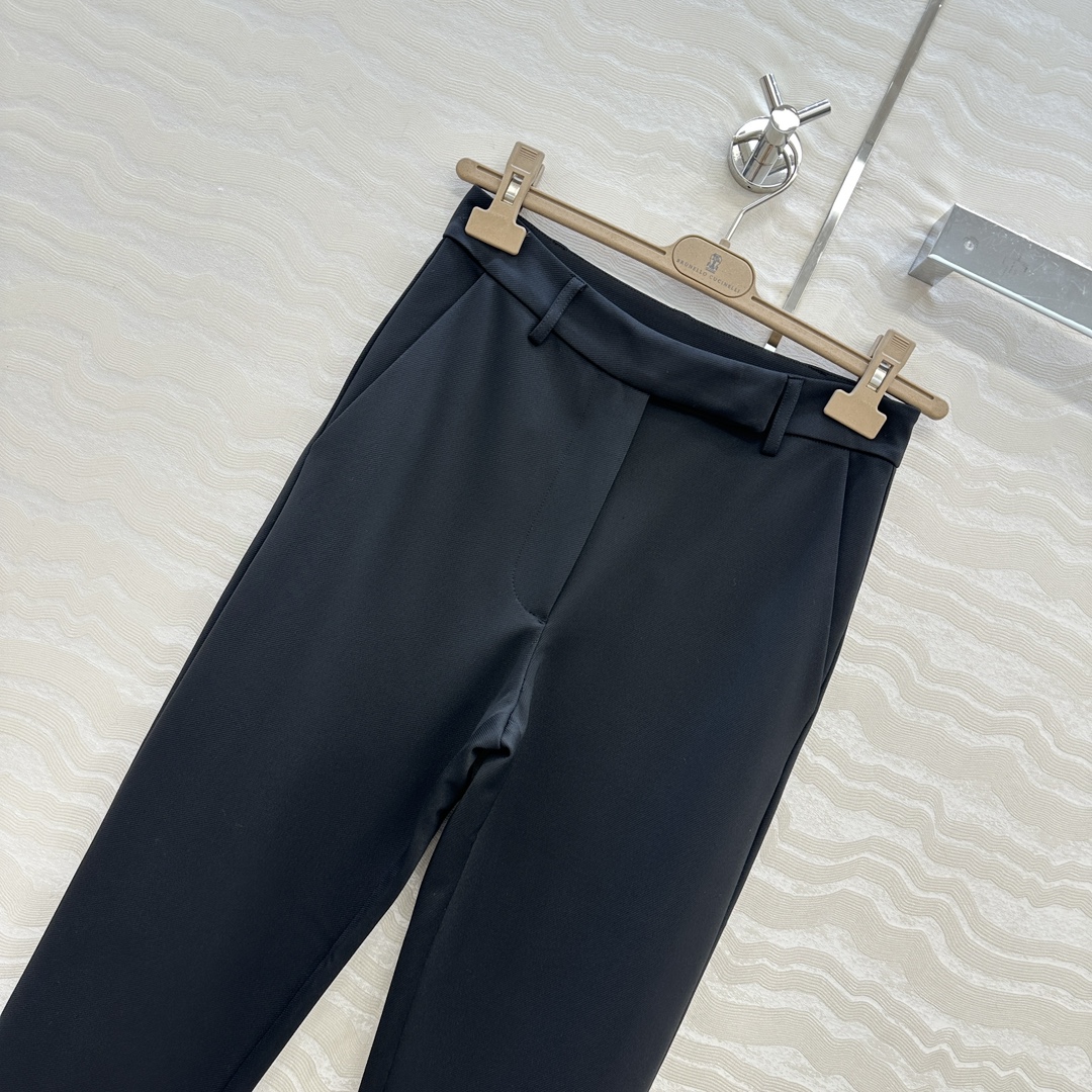 独家首发，原单品质❤️Bc长期主义，老钱风穿搭！包容感超强的神裤来袭！定制面料经典小直筒裤。小裤脚设计极