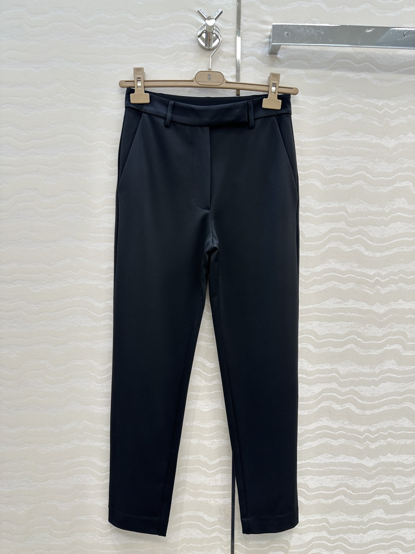 独家首发，原单品质❤️Bc长期主义，老钱风穿搭！包容感超强的神裤来袭！定制面料经典小直筒裤。小裤脚设计极