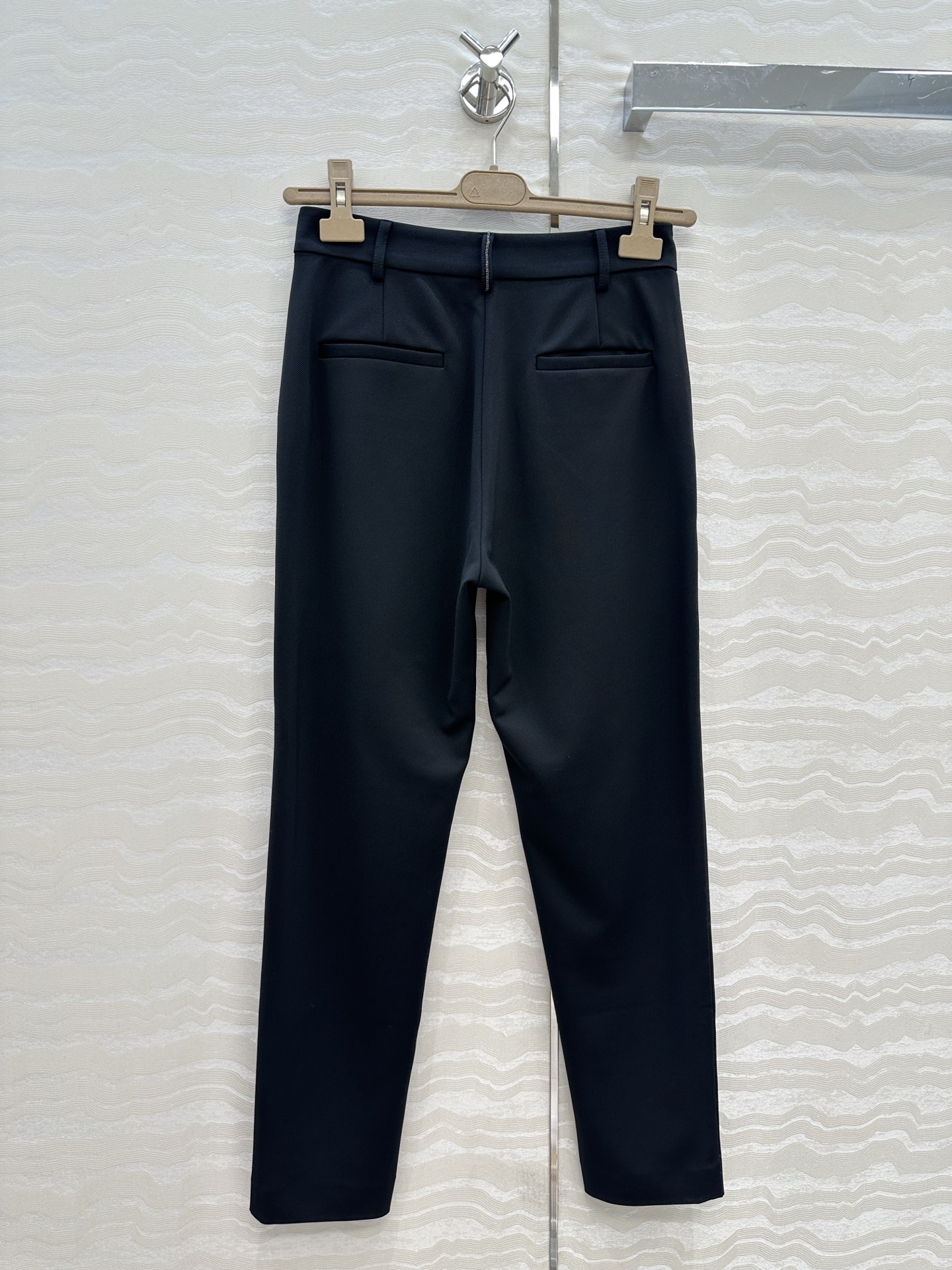 独家首发，原单品质❤️Bc长期主义，老钱风穿搭！包容感超强的神裤来袭！定制面料经典小直筒裤。小裤脚设计极