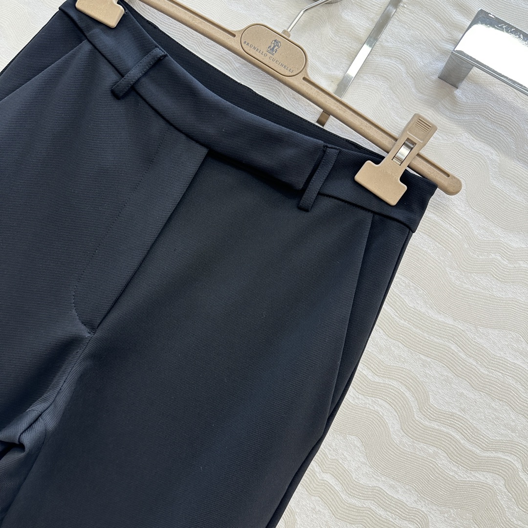 独家首发，原单品质❤️Bc长期主义，老钱风穿搭！包容感超强的神裤来袭！定制面料经典小直筒裤。小裤脚设计极