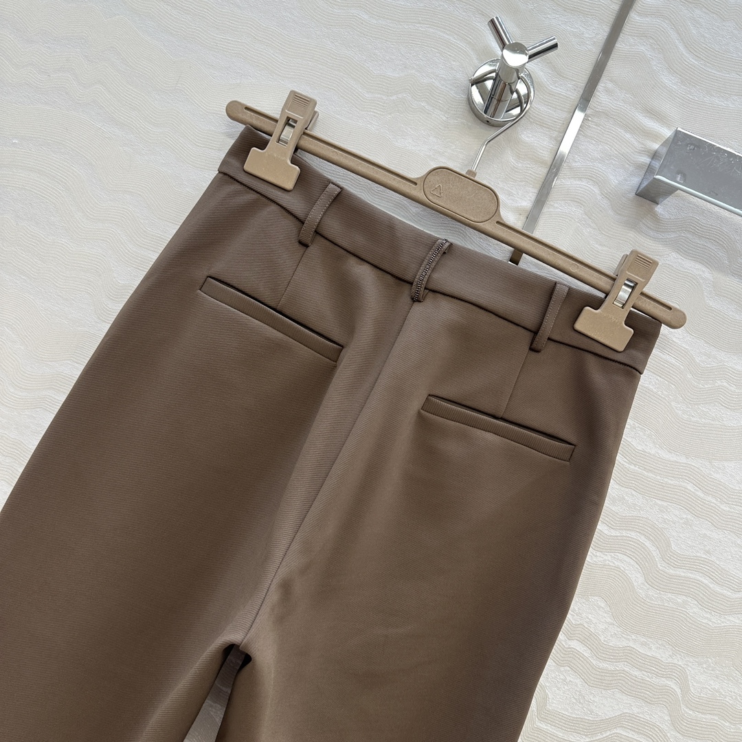 独家首发，原单品质❤️Bc长期主义，老钱风穿搭！包容感超强的神裤来袭！定制面料经典小直筒裤。小裤脚设计极