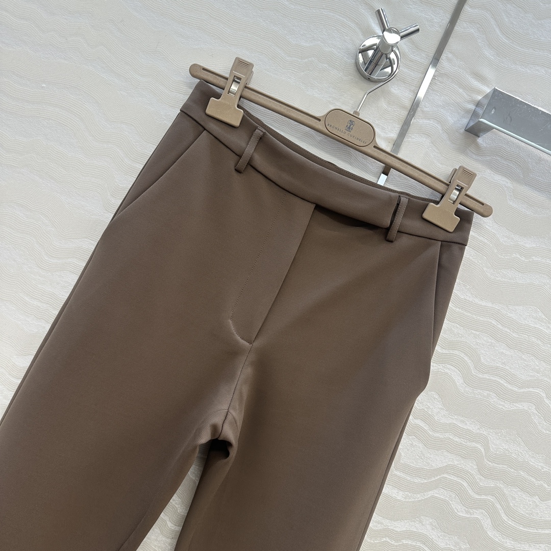 独家首发，原单品质❤️Bc长期主义，老钱风穿搭！包容感超强的神裤来袭！定制面料经典小直筒裤。小裤脚设计极