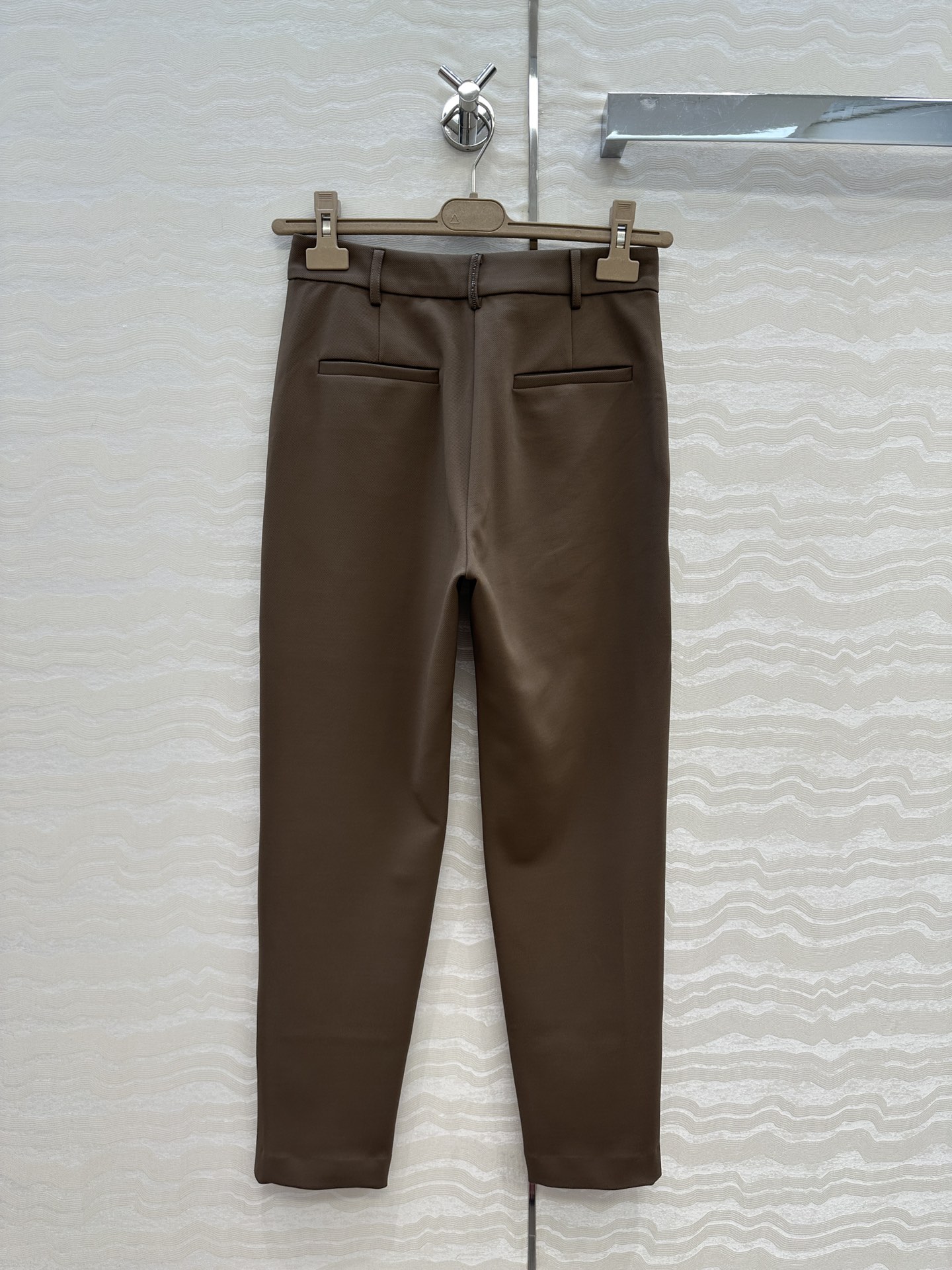 独家首发，原单品质❤️Bc长期主义，老钱风穿搭！包容感超强的神裤来袭！定制面料经典小直筒裤。小裤脚设计极