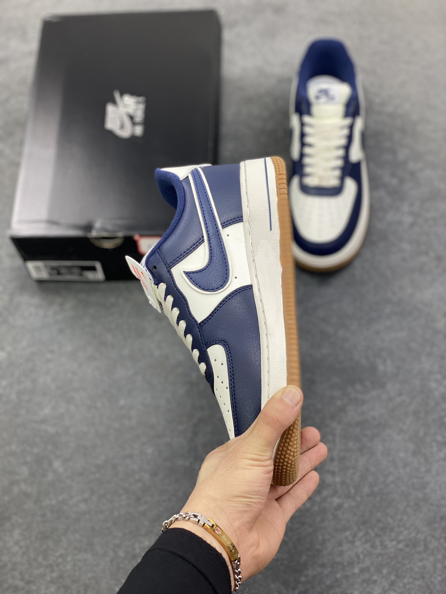 图片[3]-福利特价 Air Force 1 \’07 Low 海军蓝生胶 原楦头原纸板 纯正空军版型 专注外贸渠道 全掌内置蜂窝气垫 #原盒配件 原厂中底钢印、拉帮完美 货号：DQ7659-101 尺码：36 36.5 37.5 38 38.5 39 40 40.5 41 42 42.5 43 44 44.5 45-选品中心