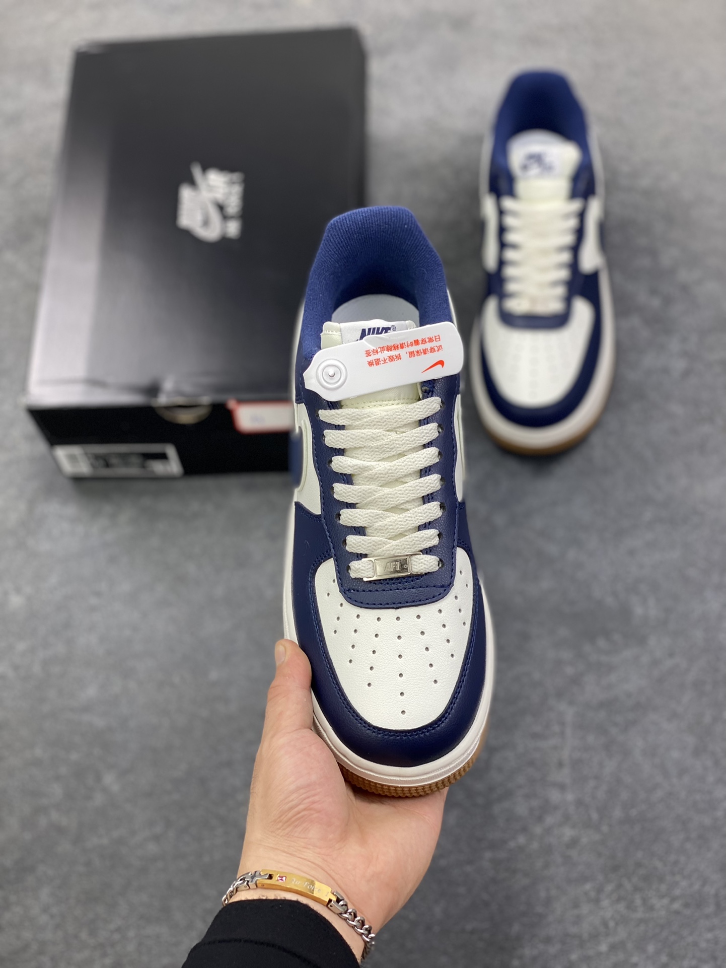 图片[2]-福利特价 Air Force 1 \’07 Low 海军蓝生胶 原楦头原纸板 纯正空军版型 专注外贸渠道 全掌内置蜂窝气垫 #原盒配件 原厂中底钢印、拉帮完美 货号：DQ7659-101 尺码：36 36.5 37.5 38 38.5 39 40 40.5 41 42 42.5 43 44 44.5 45-选品中心