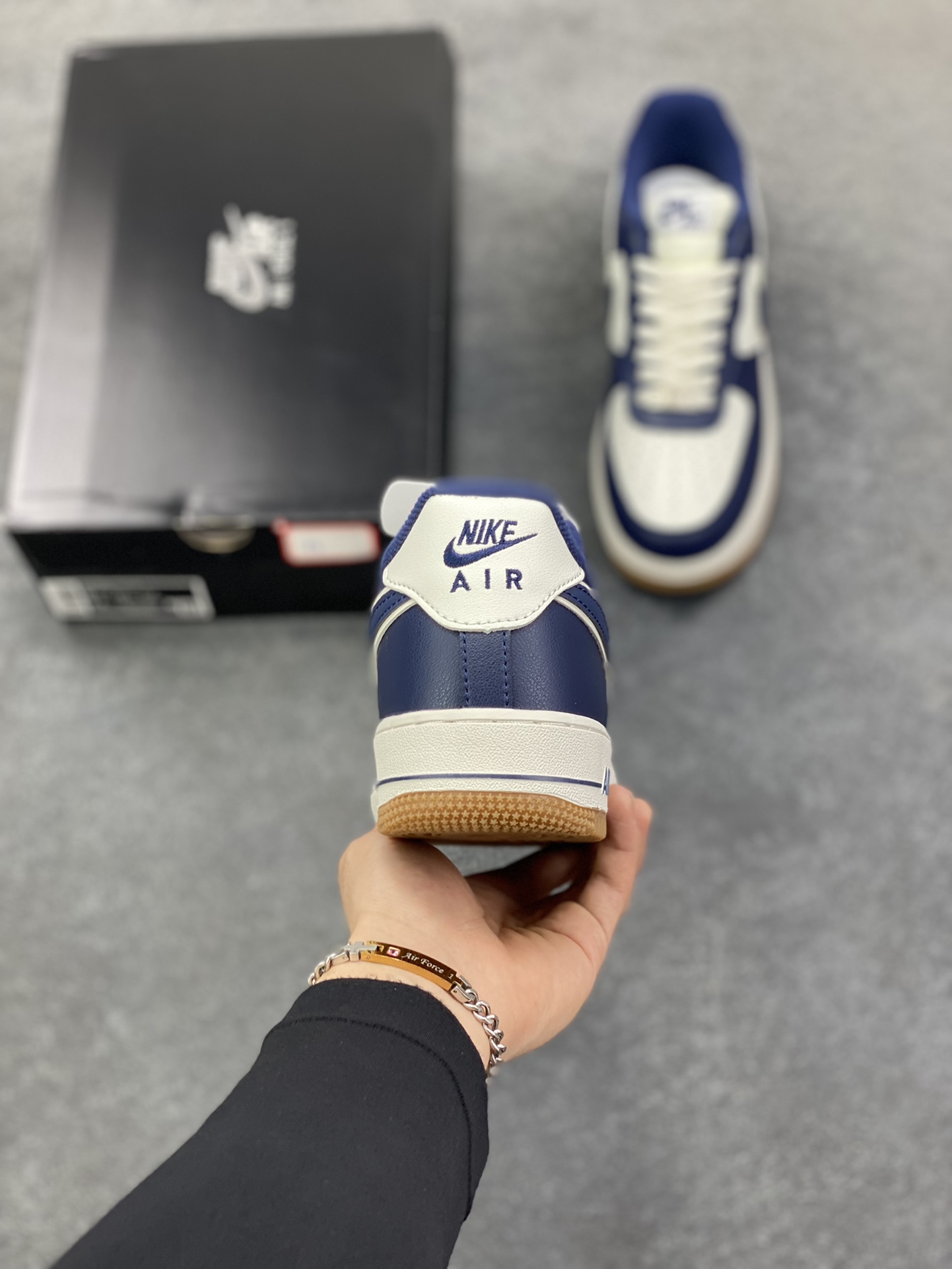 图片[4]-福利特价 Air Force 1 \’07 Low 海军蓝生胶 原楦头原纸板 纯正空军版型 专注外贸渠道 全掌内置蜂窝气垫 #原盒配件 原厂中底钢印、拉帮完美 货号：DQ7659-101 尺码：36 36.5 37.5 38 38.5 39 40 40.5 41 42 42.5 43 44 44.5 45-选品中心