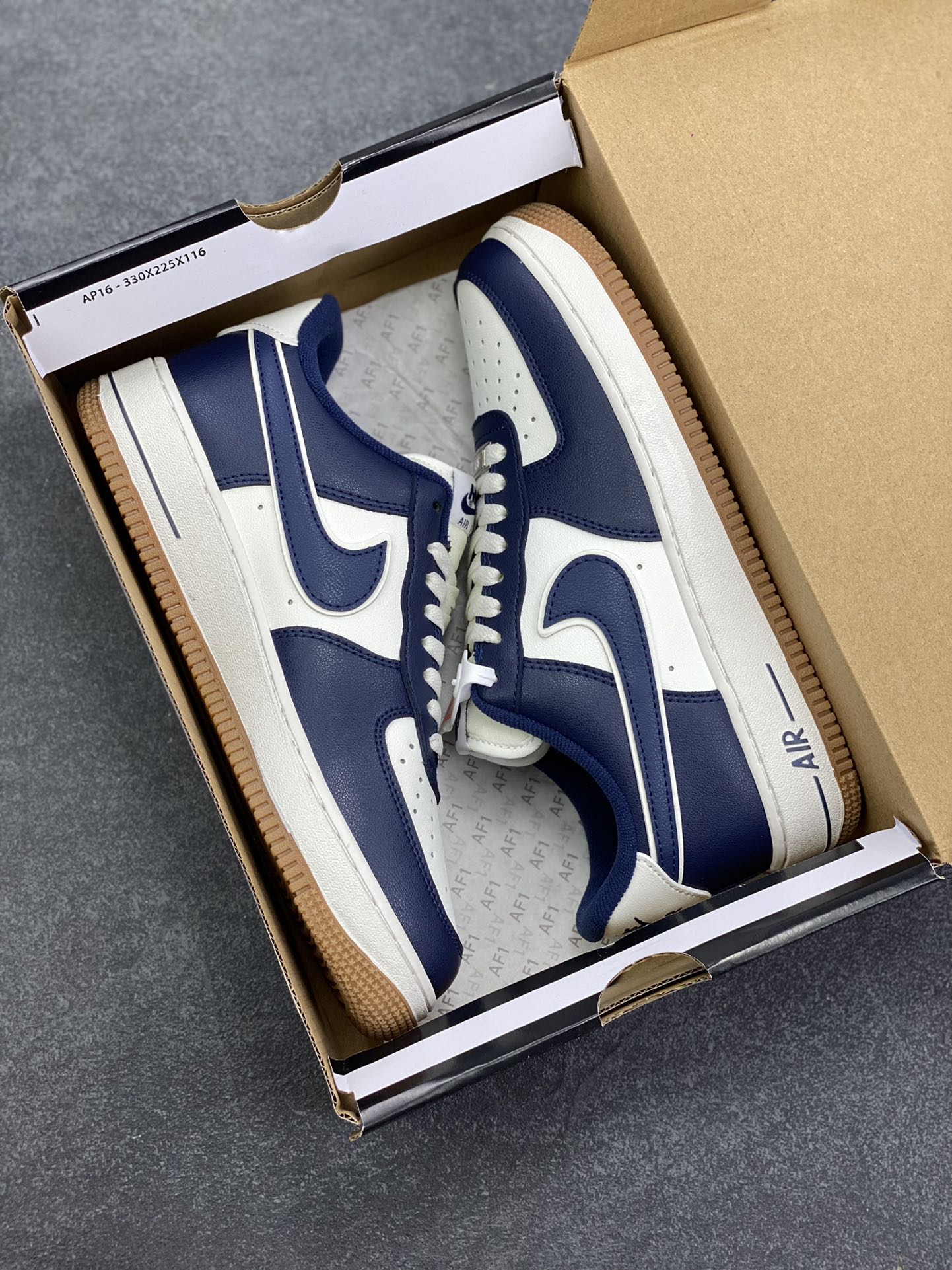 图片[9]-福利特价 Air Force 1 \’07 Low 海军蓝生胶 原楦头原纸板 纯正空军版型 专注外贸渠道 全掌内置蜂窝气垫 #原盒配件 原厂中底钢印、拉帮完美 货号：DQ7659-101 尺码：36 36.5 37.5 38 38.5 39 40 40.5 41 42 42.5 43 44 44.5 45-选品中心