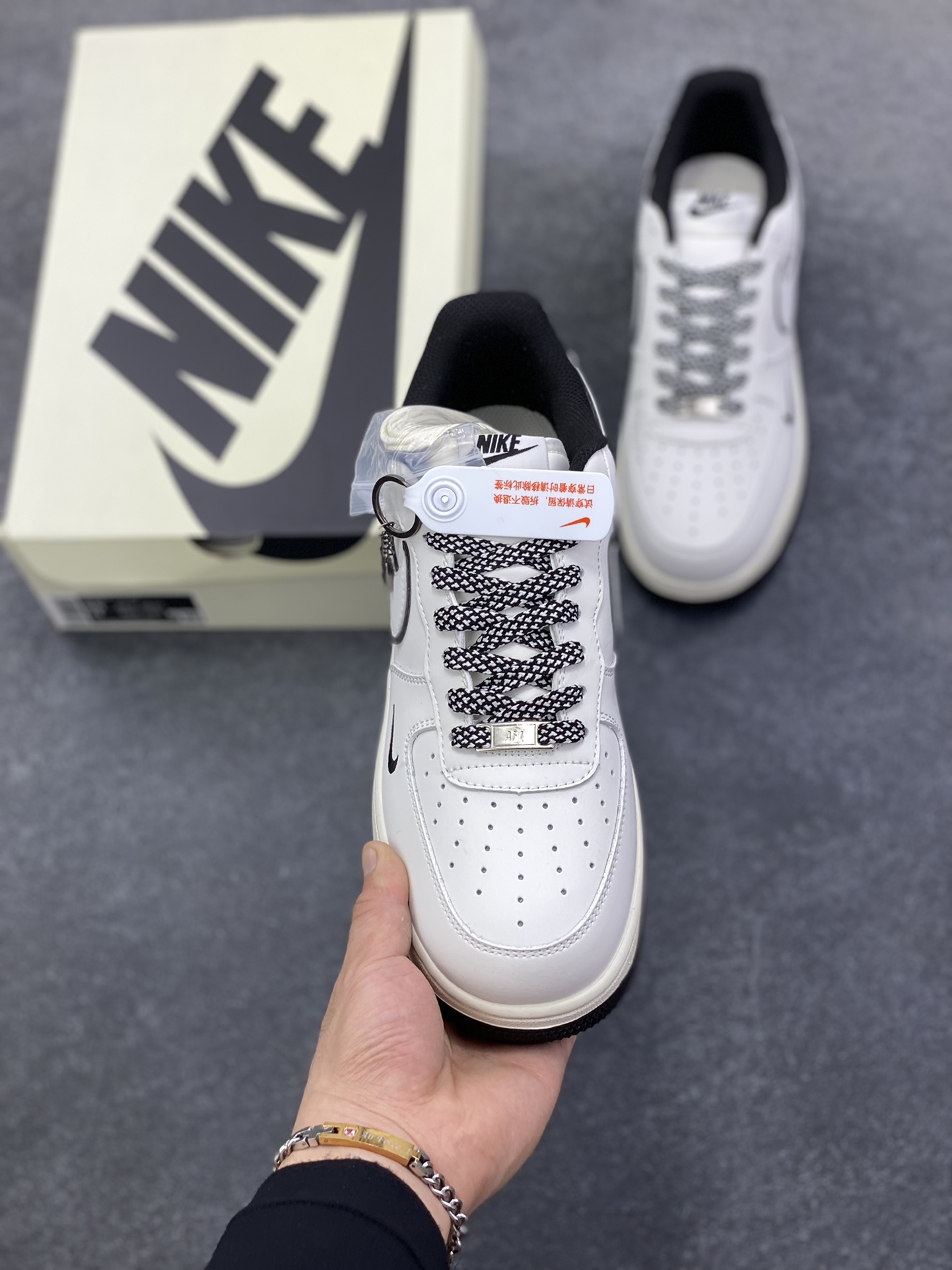 图片[2]-NIke Air Force 1 \’07 Low “黑Justdoit”空军一号 低帮 运动鞋 休闲鞋 折边针车 工艺难度大 原楦头原纸板 原装鞋盒 定制五金配件 内置全掌气垫 原厂鞋底 货号：CS5288-038 尺码：36 36.5 37.5 38 38.5 39 40 40.5 41 42 42.5 43 44 44.5 45-选品中心