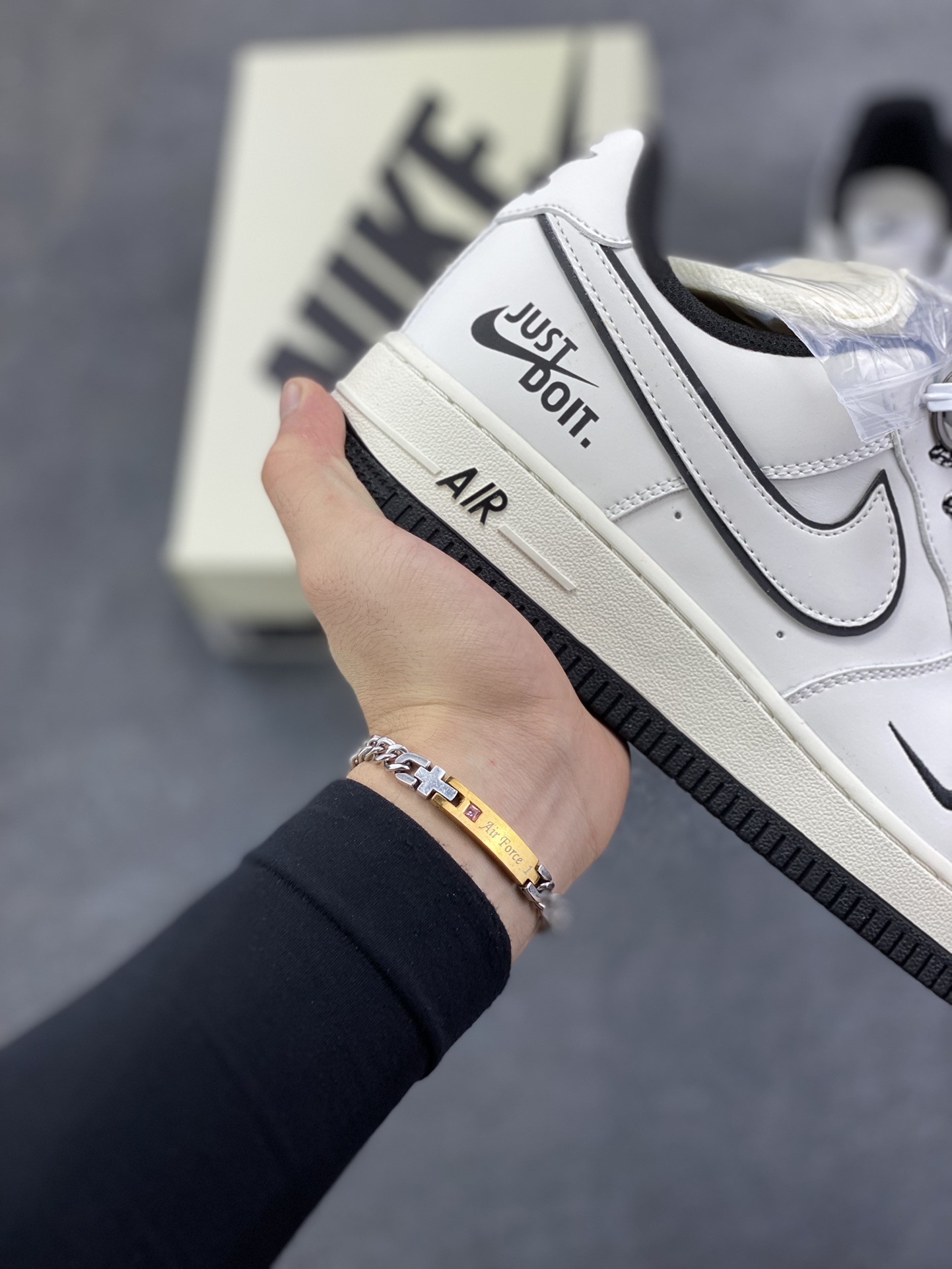图片[6]-NIke Air Force 1 \’07 Low “黑Justdoit”空军一号 低帮 运动鞋 休闲鞋 折边针车 工艺难度大 原楦头原纸板 原装鞋盒 定制五金配件 内置全掌气垫 原厂鞋底 货号：CS5288-038 尺码：36 36.5 37.5 38 38.5 39 40 40.5 41 42 42.5 43 44 44.5 45-选品中心