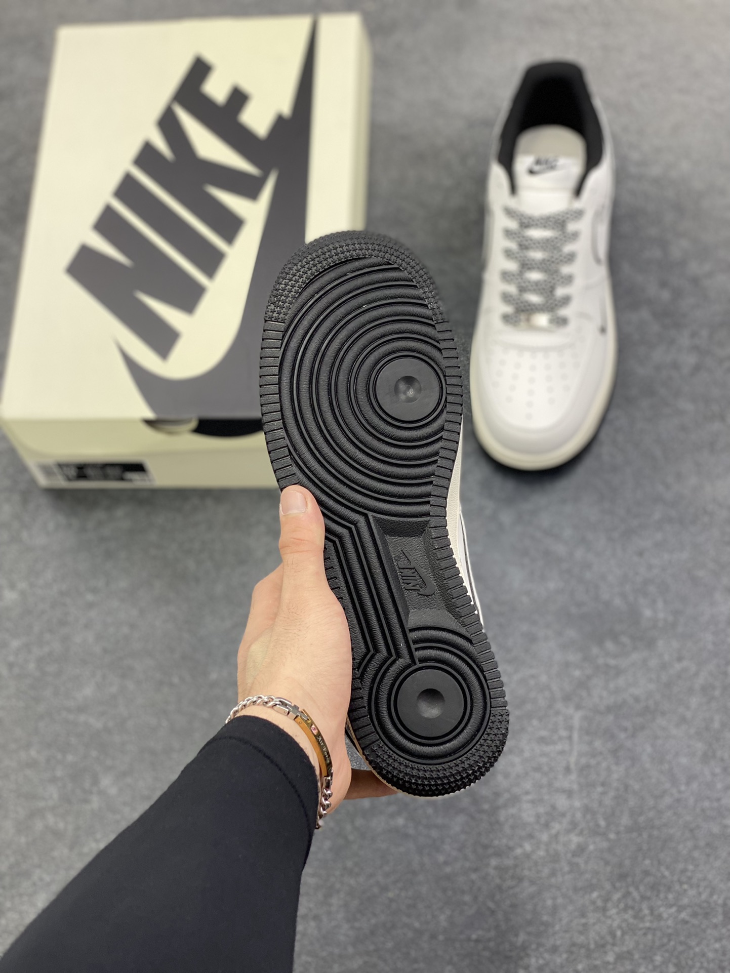 图片[5]-NIke Air Force 1 \’07 Low “黑Justdoit”空军一号 低帮 运动鞋 休闲鞋 折边针车 工艺难度大 原楦头原纸板 原装鞋盒 定制五金配件 内置全掌气垫 原厂鞋底 货号：CS5288-038 尺码：36 36.5 37.5 38 38.5 39 40 40.5 41 42 42.5 43 44 44.5 45-选品中心