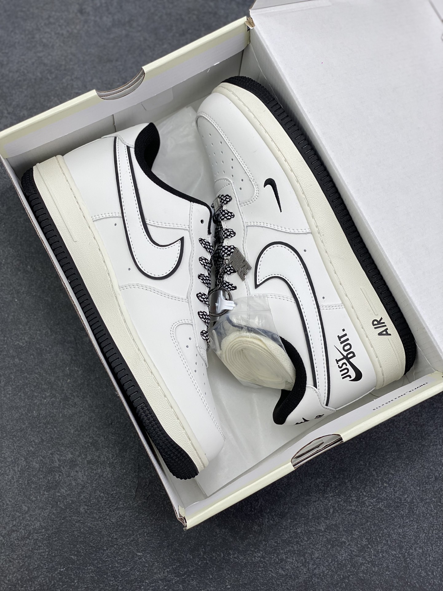 图片[9]-NIke Air Force 1 \’07 Low “黑Justdoit”空军一号 低帮 运动鞋 休闲鞋 折边针车 工艺难度大 原楦头原纸板 原装鞋盒 定制五金配件 内置全掌气垫 原厂鞋底 货号：CS5288-038 尺码：36 36.5 37.5 38 38.5 39 40 40.5 41 42 42.5 43 44 44.5 45-选品中心