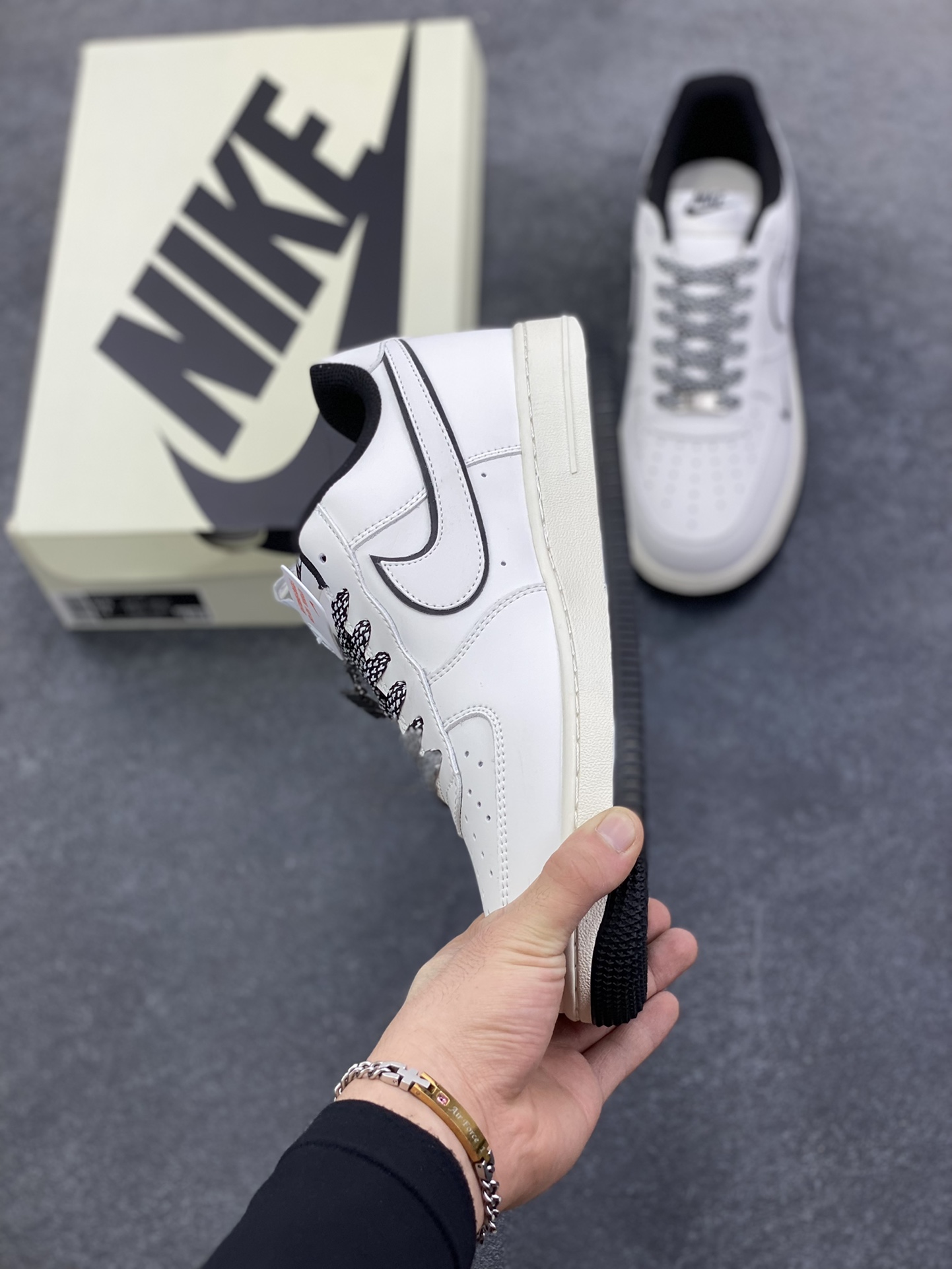 图片[3]-NIke Air Force 1 \’07 Low “黑Justdoit”空军一号 低帮 运动鞋 休闲鞋 折边针车 工艺难度大 原楦头原纸板 原装鞋盒 定制五金配件 内置全掌气垫 原厂鞋底 货号：CS5288-038 尺码：36 36.5 37.5 38 38.5 39 40 40.5 41 42 42.5 43 44 44.5 45-选品中心