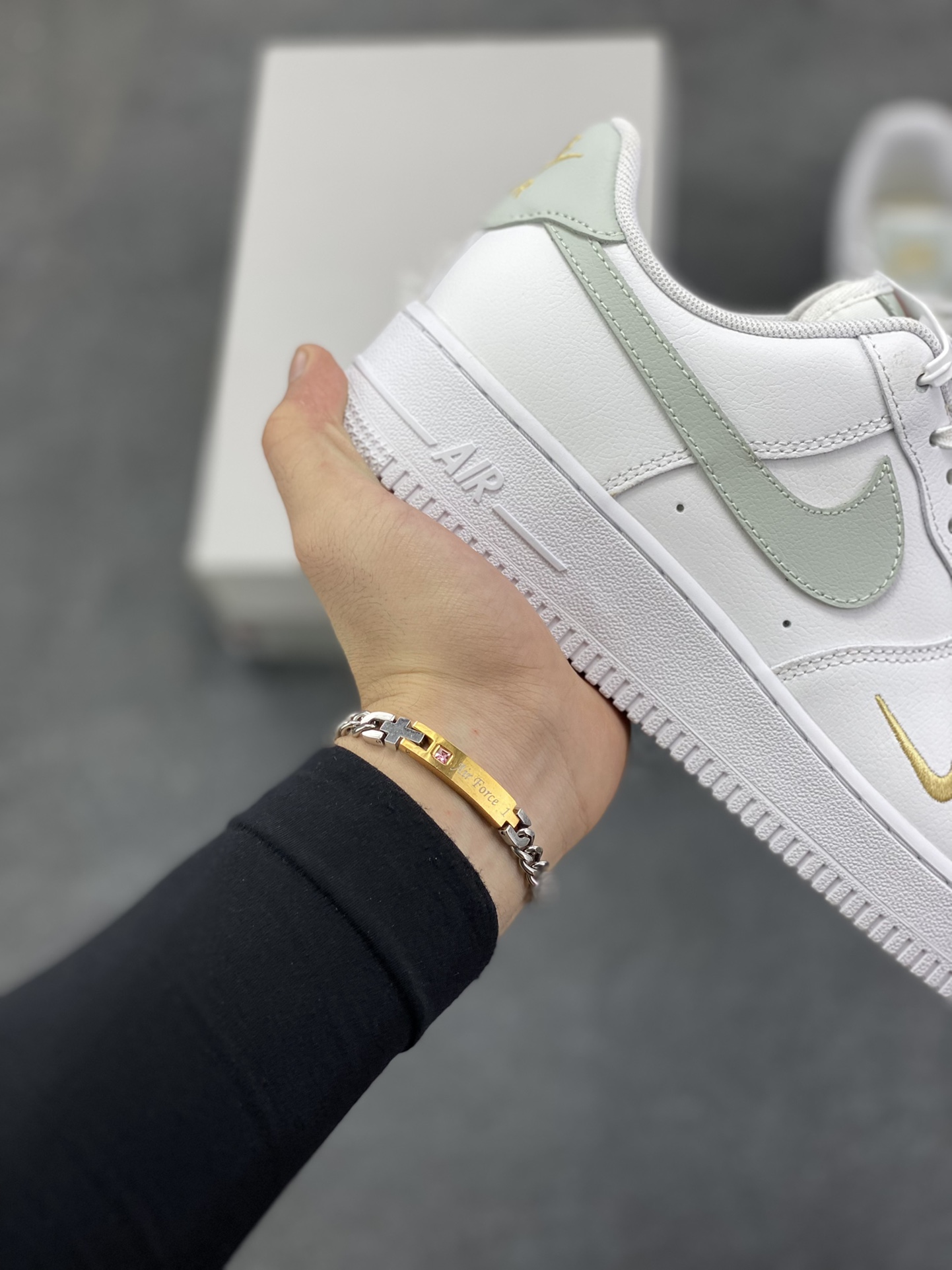 图片[6]-福利特价 Air Force 1 Nike Low 灰绿小双勾 原楦头原纸板 打造纯正空军版型 专注外贸渠道 全掌内置蜂窝气垫 #原盒配件 原厂中底钢印、拉帮完美 货号：CZ0270-106 尺码：36 36.5 37.5 38 38.5 39 40 40.5 41 42 42.5 43 44 44.5 45-选品中心