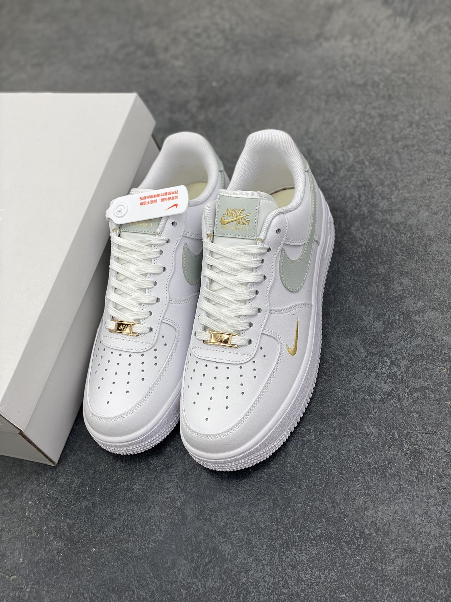 图片[8]-福利特价 Air Force 1 Nike Low 灰绿小双勾 原楦头原纸板 打造纯正空军版型 专注外贸渠道 全掌内置蜂窝气垫 #原盒配件 原厂中底钢印、拉帮完美 货号：CZ0270-106 尺码：36 36.5 37.5 38 38.5 39 40 40.5 41 42 42.5 43 44 44.5 45-选品中心