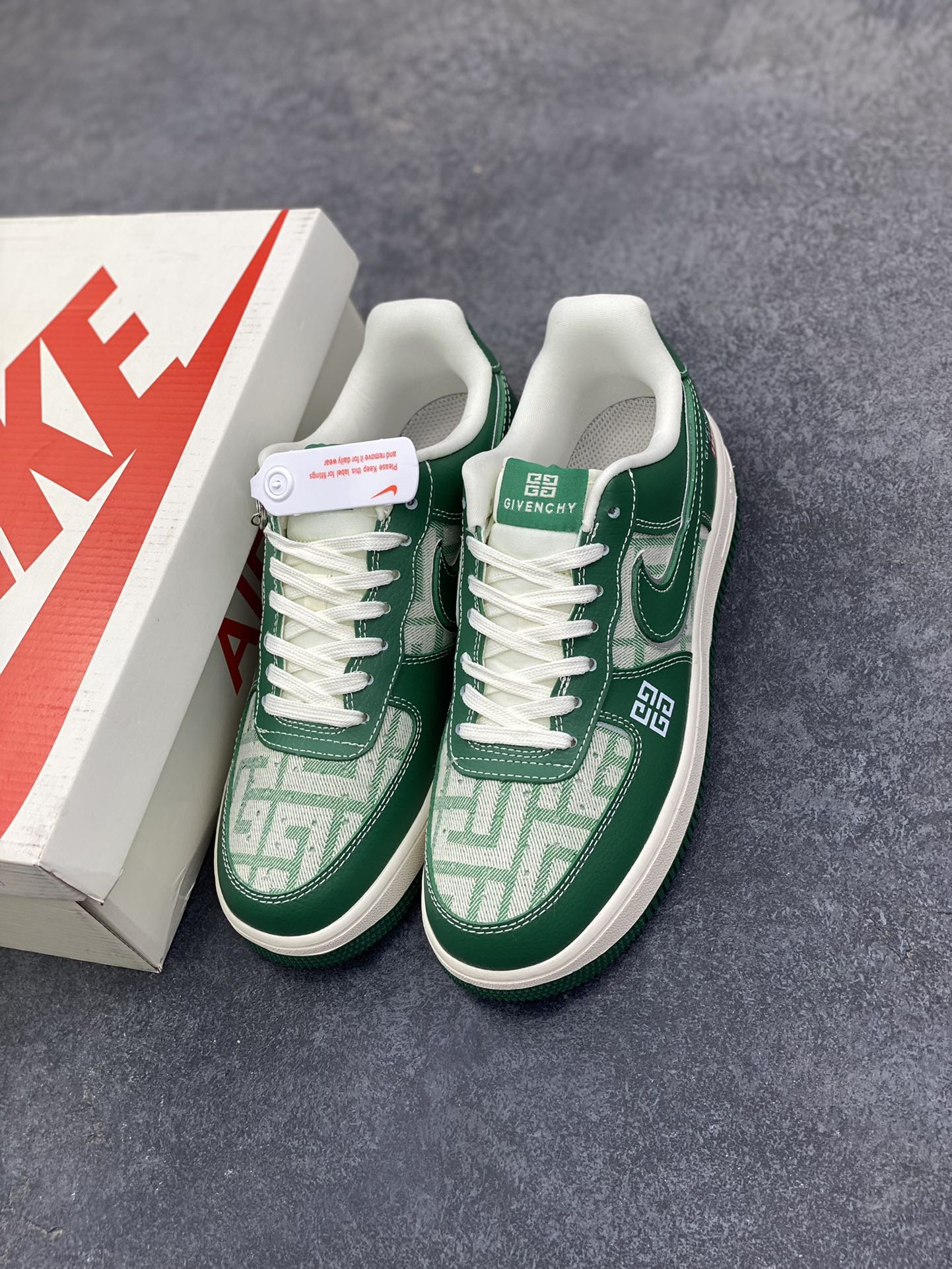 图片[8]-NIke Air Force 1 \’07 Low 纪梵希联名–青绿牛仔 空军一号低帮 运动鞋 休闲鞋 折边针车 工艺难度大 原楦头原纸板 高级牛仔 高端定制鞋盒 原厂鞋底 超高清洁度 细节完美 货号：DK0188-088 尺码：36 36.5 37.5 38 38.5 39 40 40.5 41 42 42.5 43 44 44.5 45-选品中心