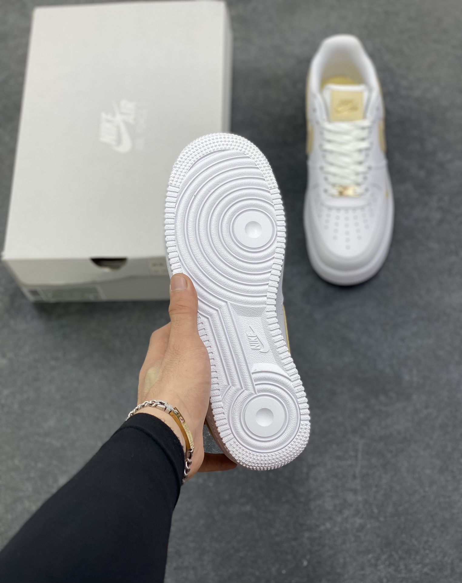 图片[5]-福利特价 Nike Air Force 1 Low 白黄小双勾 空军一号低帮运动休闲板鞋 原楦头原纸板 打造纯正空军版型 专注外贸渠道 全掌内置蜂窝气垫 原盒配件 原厂中底钢印、拉帮完美 货号：CZ0270-105 尺码：36 36.5 37.5 38 38.5 39 40 40.5 41 42 42.5 43 44 44.5 45-选品中心