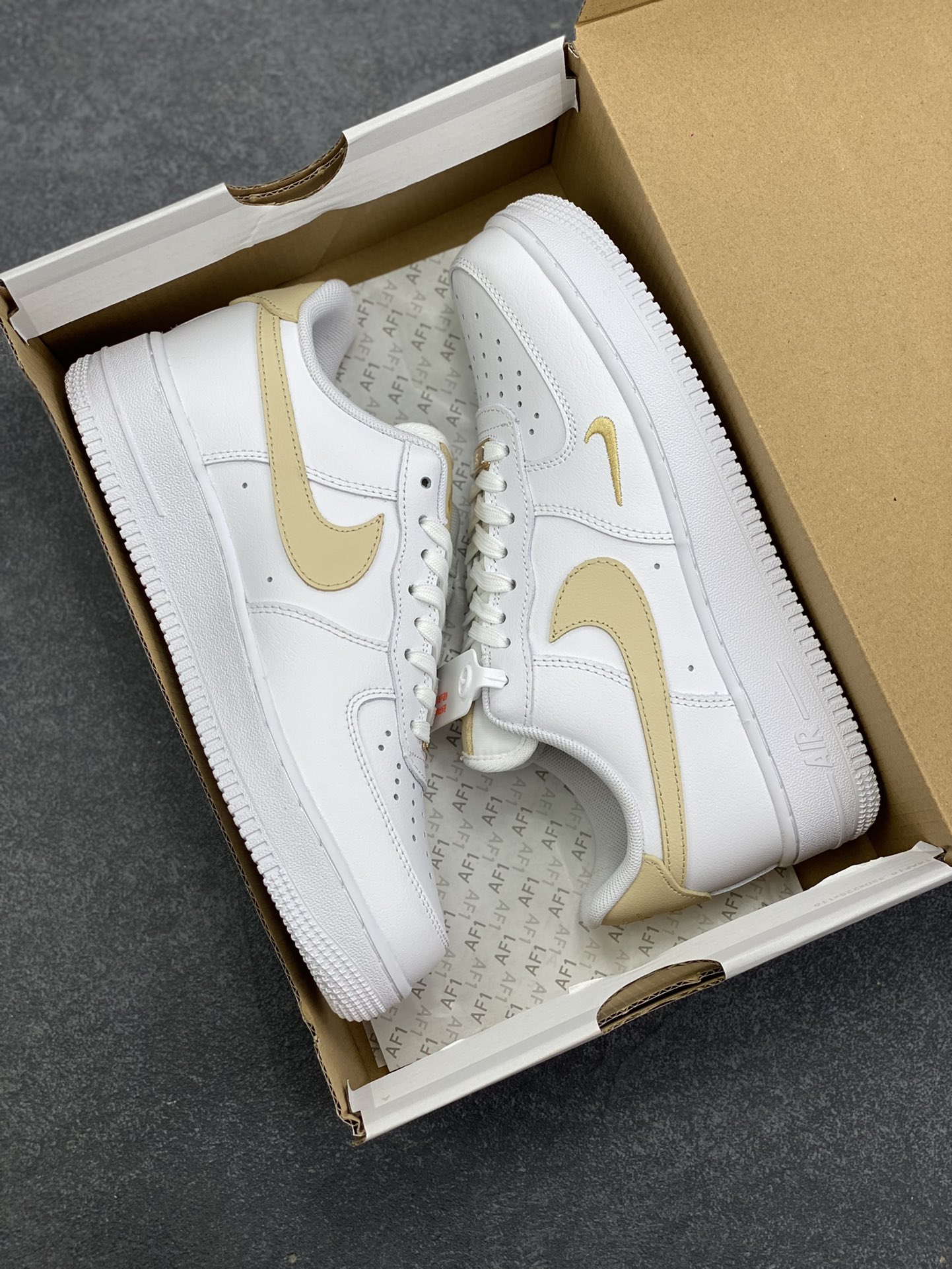 图片[9]-福利特价 Nike Air Force 1 Low 白黄小双勾 空军一号低帮运动休闲板鞋 原楦头原纸板 打造纯正空军版型 专注外贸渠道 全掌内置蜂窝气垫 原盒配件 原厂中底钢印、拉帮完美 货号：CZ0270-105 尺码：36 36.5 37.5 38 38.5 39 40 40.5 41 42 42.5 43 44 44.5 45-选品中心