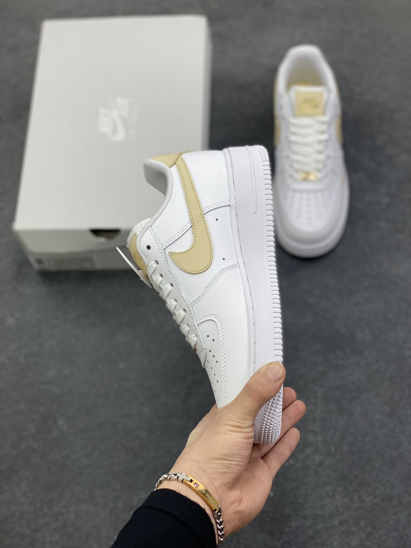 图片[3]-福利特价 Nike Air Force 1 Low 白黄小双勾 空军一号低帮运动休闲板鞋 原楦头原纸板 打造纯正空军版型 专注外贸渠道 全掌内置蜂窝气垫 原盒配件 原厂中底钢印、拉帮完美 货号：CZ0270-105 尺码：36 36.5 37.5 38 38.5 39 40 40.5 41 42 42.5 43 44 44.5 45-选品中心