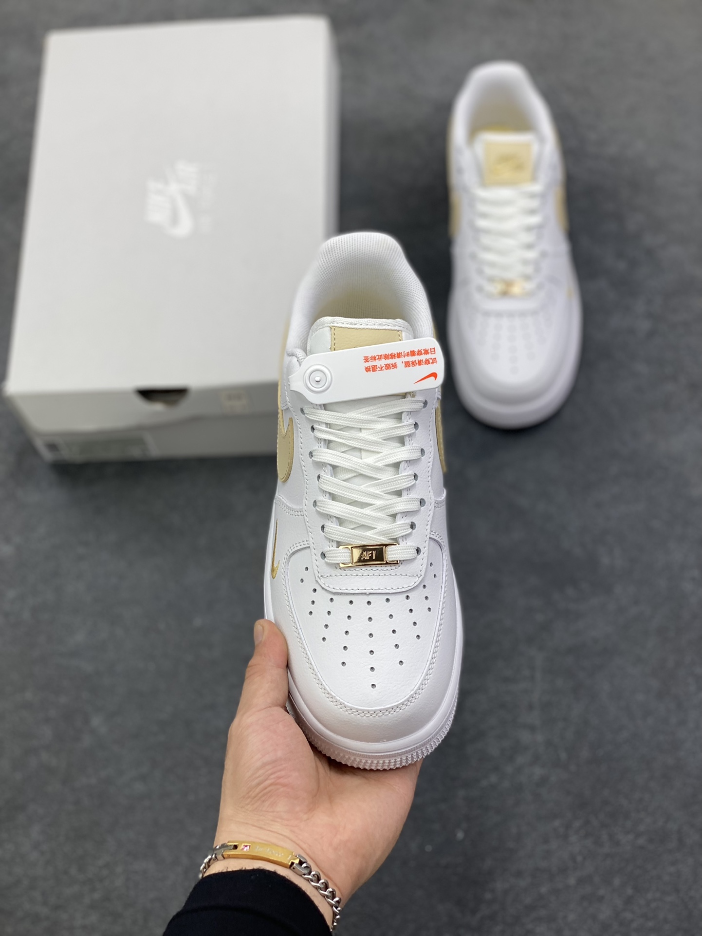 图片[2]-福利特价 Nike Air Force 1 Low 白黄小双勾 空军一号低帮运动休闲板鞋 原楦头原纸板 打造纯正空军版型 专注外贸渠道 全掌内置蜂窝气垫 原盒配件 原厂中底钢印、拉帮完美 货号：CZ0270-105 尺码：36 36.5 37.5 38 38.5 39 40 40.5 41 42 42.5 43 44 44.5 45-选品中心