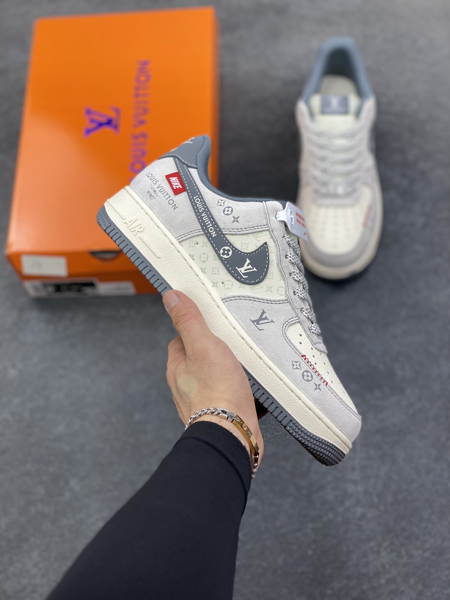 NIke Air Force 1 \'07 Low “LV联名——灰勾Nike织标”空军一号 低帮 运动鞋 休闲鞋 折边针车 工艺难度大 原楦头原纸板 原装鞋盒 定制五金配件 内置全掌气垫 原厂鞋底 货号：CX5050-Y25 尺码：36 36.5 37.5 38 38.5 39 40 40.5 41 42 42.5 43 44 44.5 45-选品中心