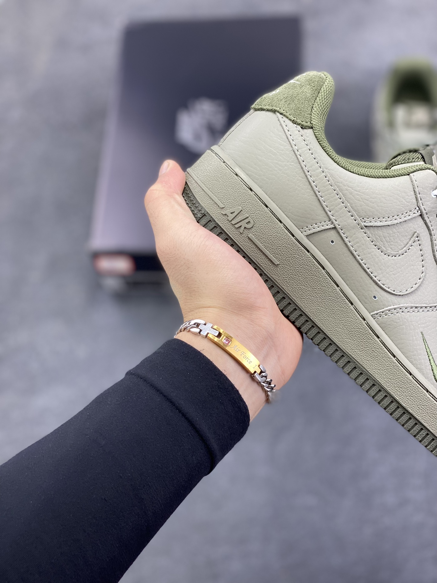 图片[6]-Air Force 1\’ 07 浅军绿小勾 原楦头原纸板 打造纯正空军版型 专注外贸渠道 全掌内置蜂窝气垫 #原盒配件 原厂中底钢印、拉帮完美 货号：HM9483-300 尺码：36 36.5 37.5 38 38.5 39 40 40.5 41 42 42.5 43 44 44.5 45-选品中心