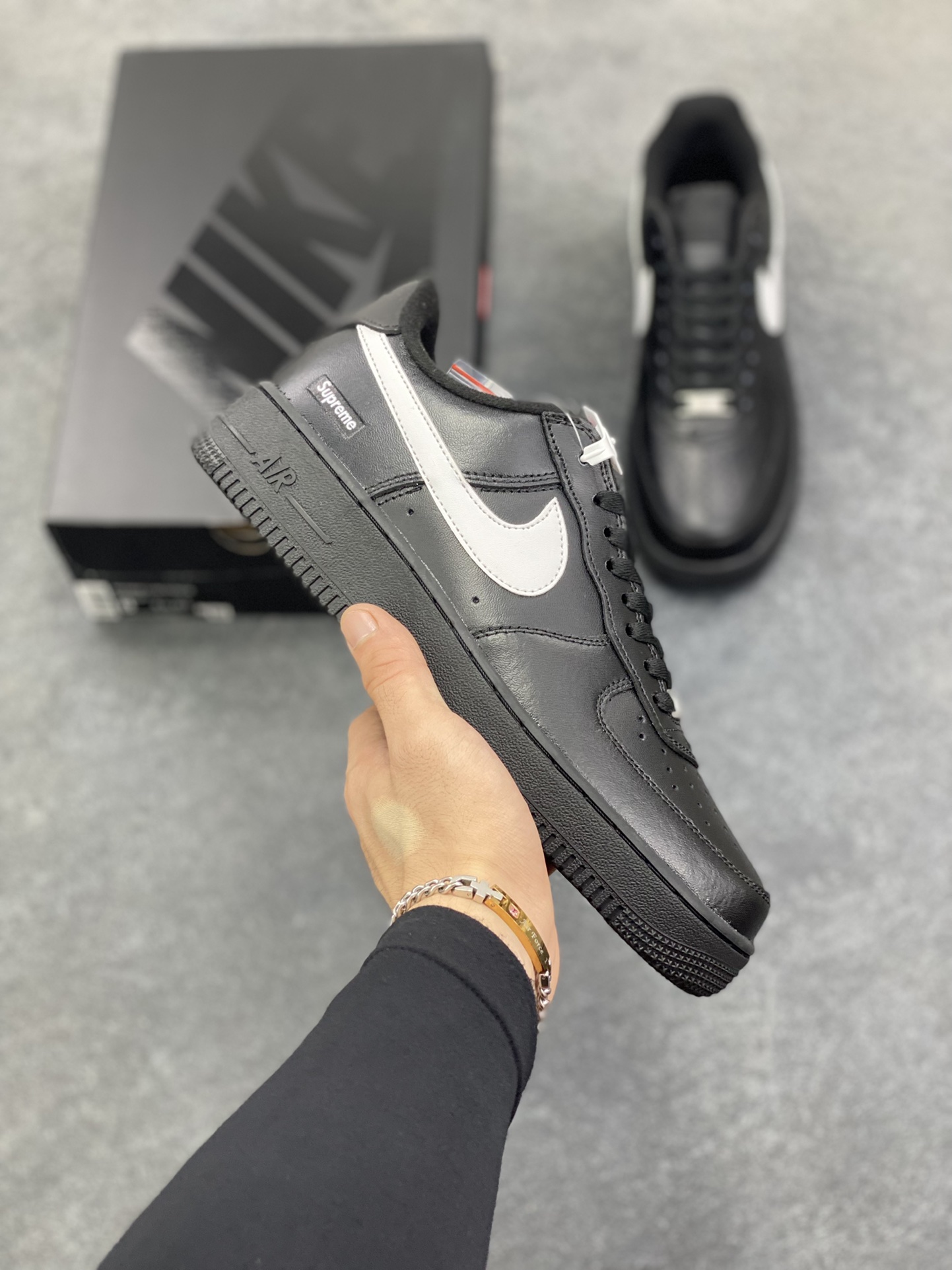 Nike Air Force 1 Low Supreme联名 空军一号低帮运动休闲板鞋 原楦头原纸板 打造纯正空军版型 专注外贸渠道 全掌内置蜂窝气垫 原盒配件 原厂中底钢印、拉帮完美 货号:CU9225-100 尺码:36 36.5 37.5 38 38.5 39 40 40.5 41 42 42.5 43 44 44.5 45-选品中心