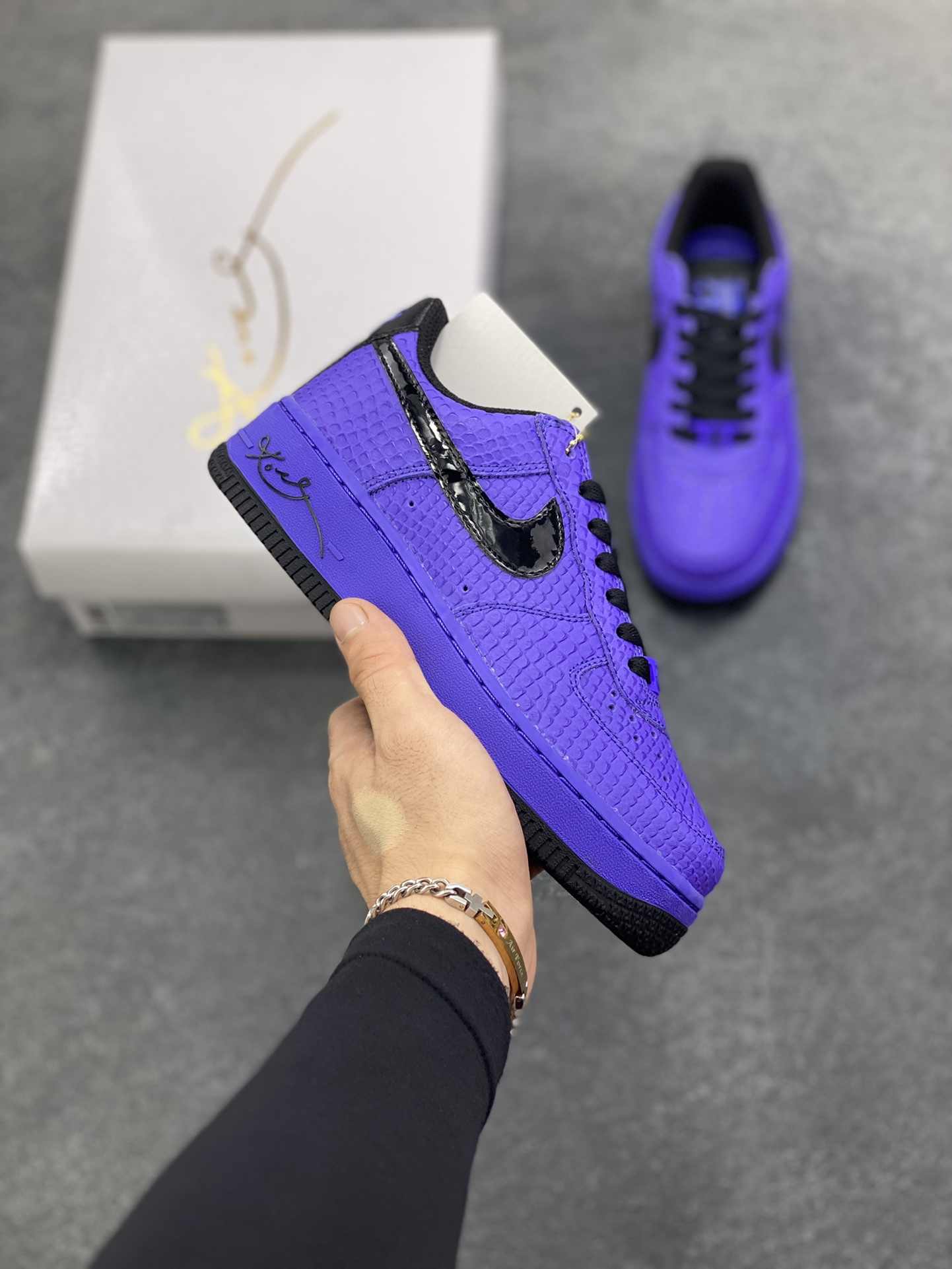 Nike Air Force 1 Low 科比 空军一号低帮运动休闲板鞋 原楦头原纸板 打造纯正空军版型 专注外贸渠道 全掌内置蜂窝气垫 原盒配件 原厂中底钢印、拉帮完美 货号:II7062-500 尺码:36 36.5 37.5 38 38.5 39 40 40.5 41 42 42.5 43 44 44.5 45 46-选品中心