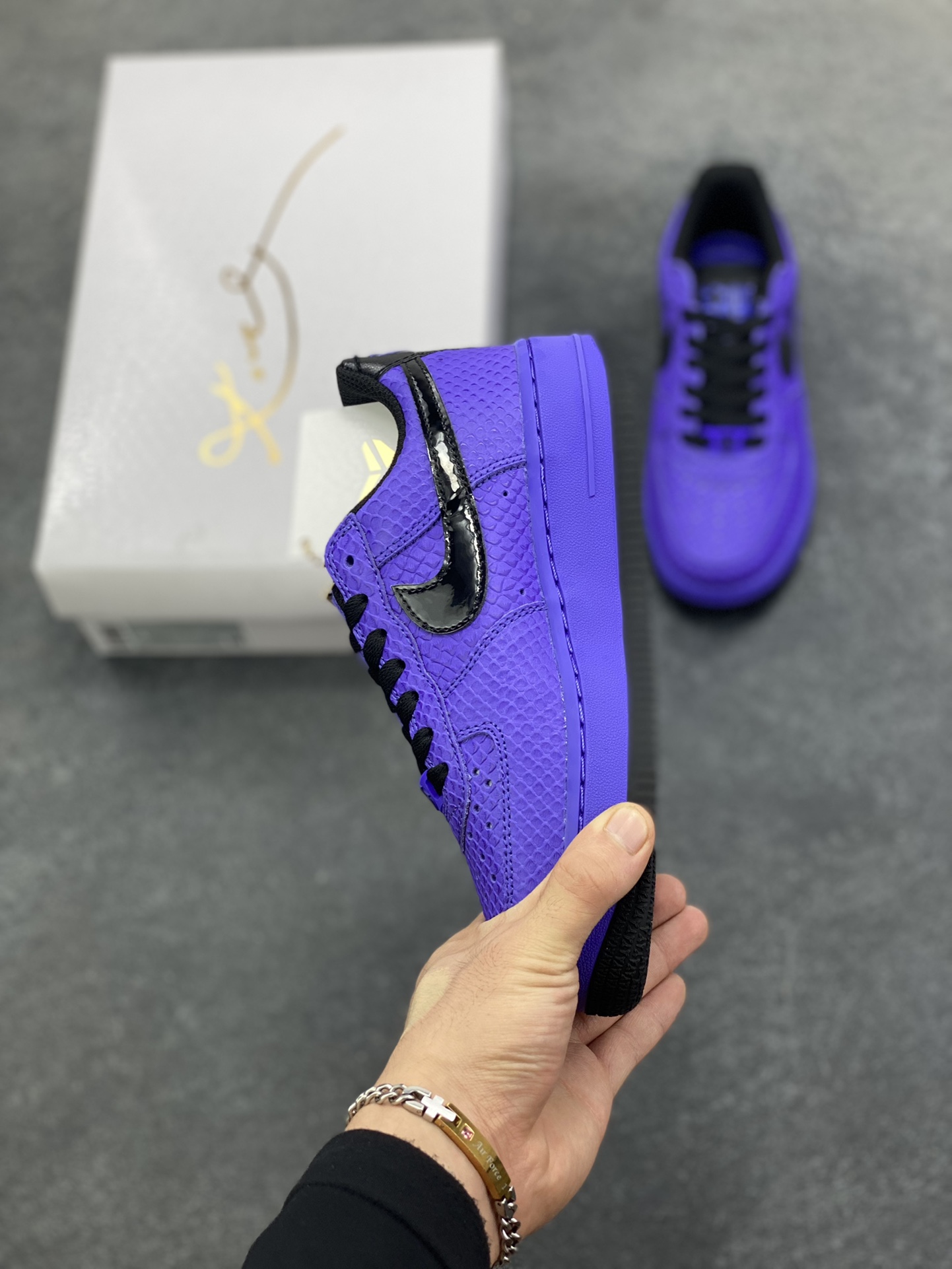 图片[3]-Nike Air Force 1 Low 科比 空军一号低帮运动休闲板鞋 原楦头原纸板 打造纯正空军版型 专注外贸渠道 全掌内置蜂窝气垫 原盒配件 原厂中底钢印、拉帮完美 货号：II7062-500 尺码：36 36.5 37.5 38 38.5 39 40 40.5 41 42 42.5 43 44 44.5 45 46-选品中心