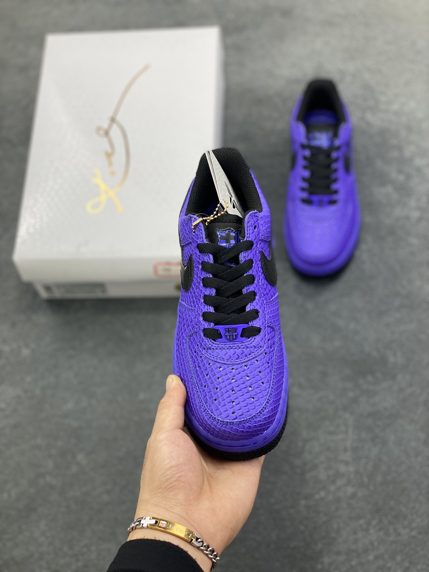图片[2]-Nike Air Force 1 Low 科比 空军一号低帮运动休闲板鞋 原楦头原纸板 打造纯正空军版型 专注外贸渠道 全掌内置蜂窝气垫 原盒配件 原厂中底钢印、拉帮完美 货号：II7062-500 尺码：36 36.5 37.5 38 38.5 39 40 40.5 41 42 42.5 43 44 44.5 45 46-选品中心