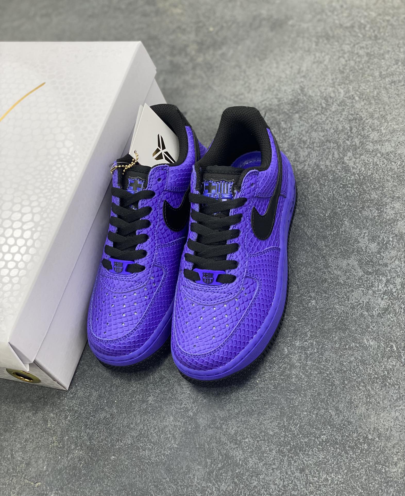 图片[8]-Nike Air Force 1 Low 科比 空军一号低帮运动休闲板鞋 原楦头原纸板 打造纯正空军版型 专注外贸渠道 全掌内置蜂窝气垫 原盒配件 原厂中底钢印、拉帮完美 货号：II7062-500 尺码：36 36.5 37.5 38 38.5 39 40 40.5 41 42 42.5 43 44 44.5 45 46-选品中心