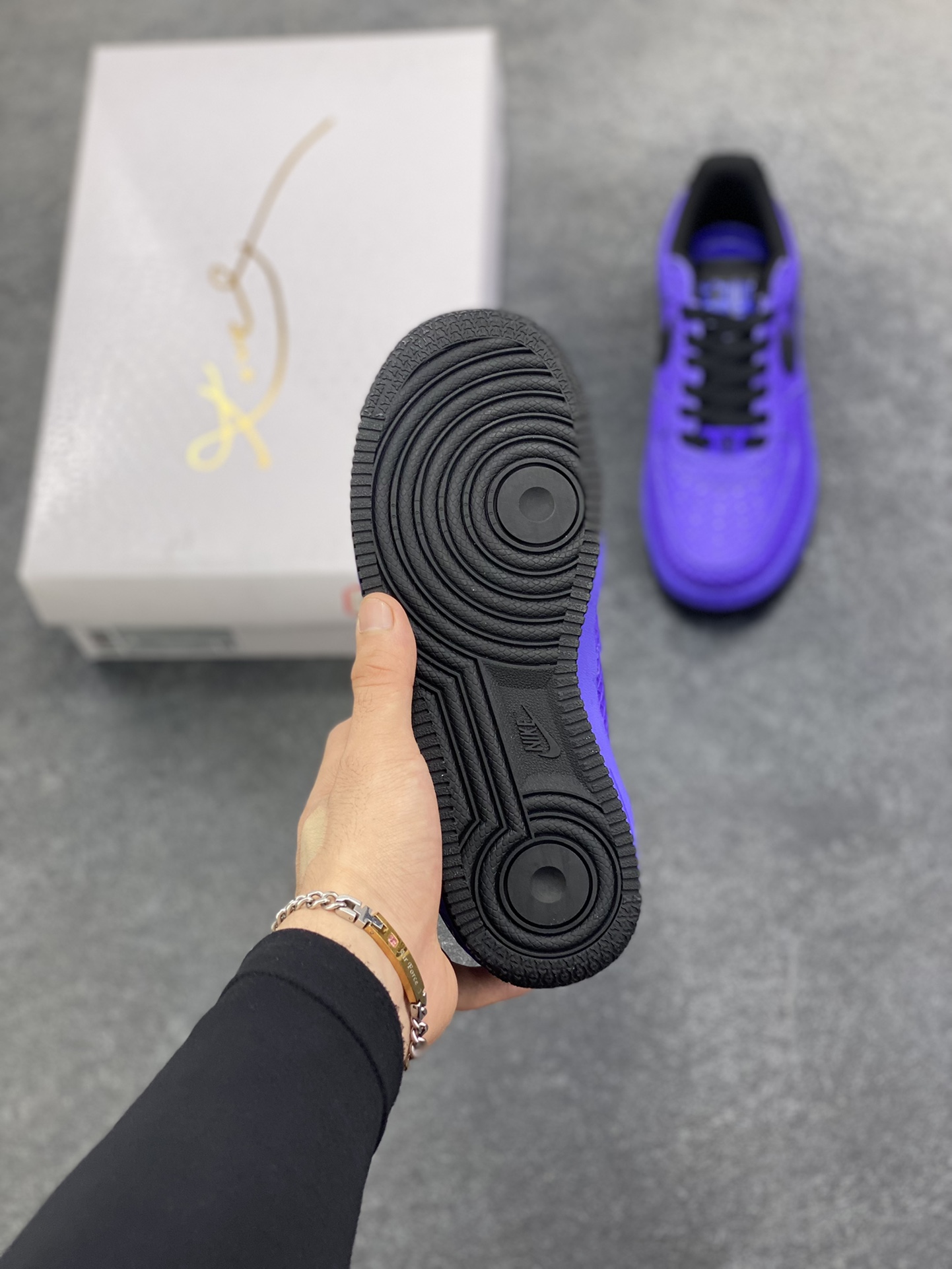 图片[5]-Nike Air Force 1 Low 科比 空军一号低帮运动休闲板鞋 原楦头原纸板 打造纯正空军版型 专注外贸渠道 全掌内置蜂窝气垫 原盒配件 原厂中底钢印、拉帮完美 货号：II7062-500 尺码：36 36.5 37.5 38 38.5 39 40 40.5 41 42 42.5 43 44 44.5 45 46-选品中心