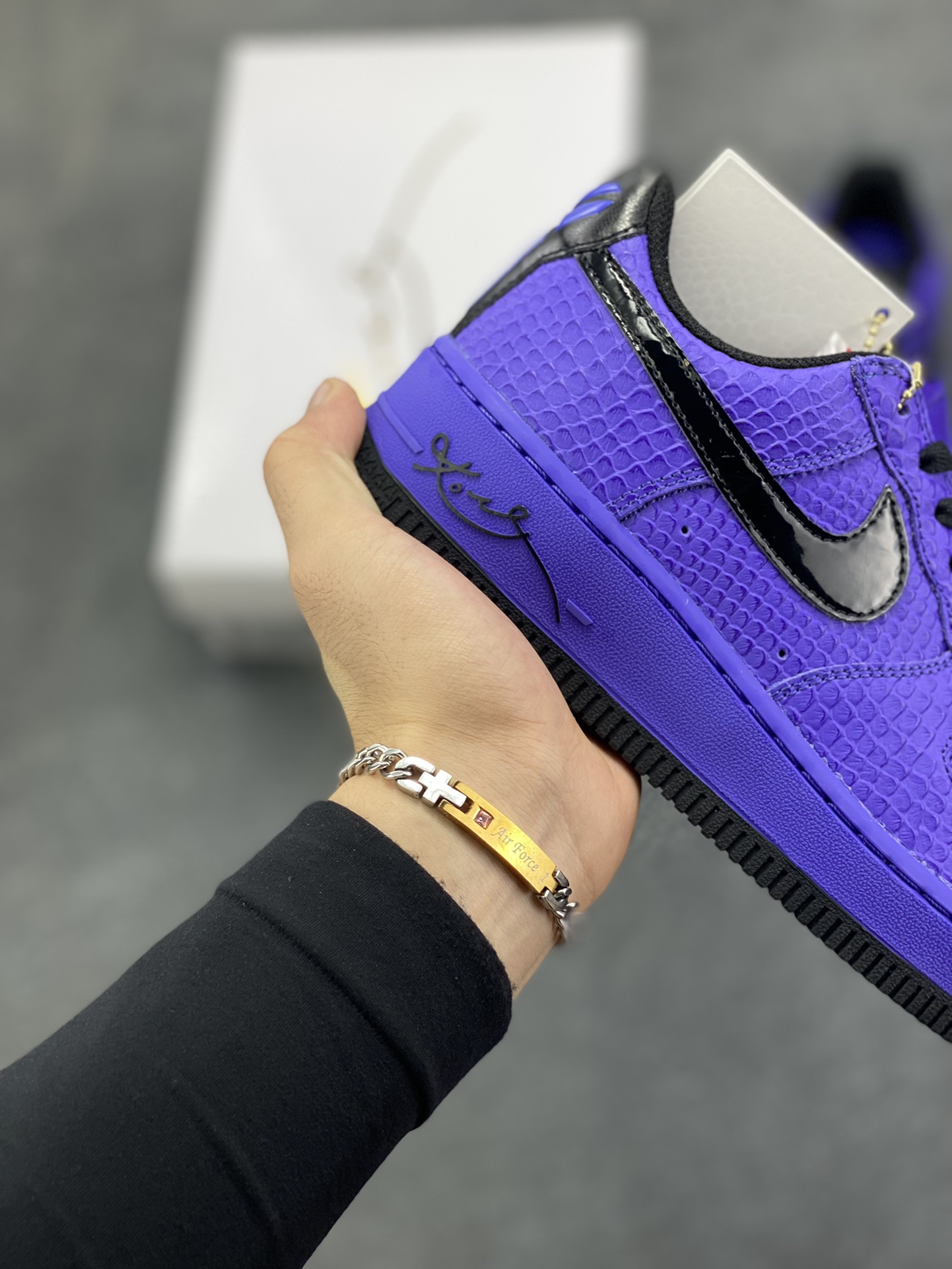 图片[6]-Nike Air Force 1 Low 科比 空军一号低帮运动休闲板鞋 原楦头原纸板 打造纯正空军版型 专注外贸渠道 全掌内置蜂窝气垫 原盒配件 原厂中底钢印、拉帮完美 货号：II7062-500 尺码：36 36.5 37.5 38 38.5 39 40 40.5 41 42 42.5 43 44 44.5 45 46-选品中心